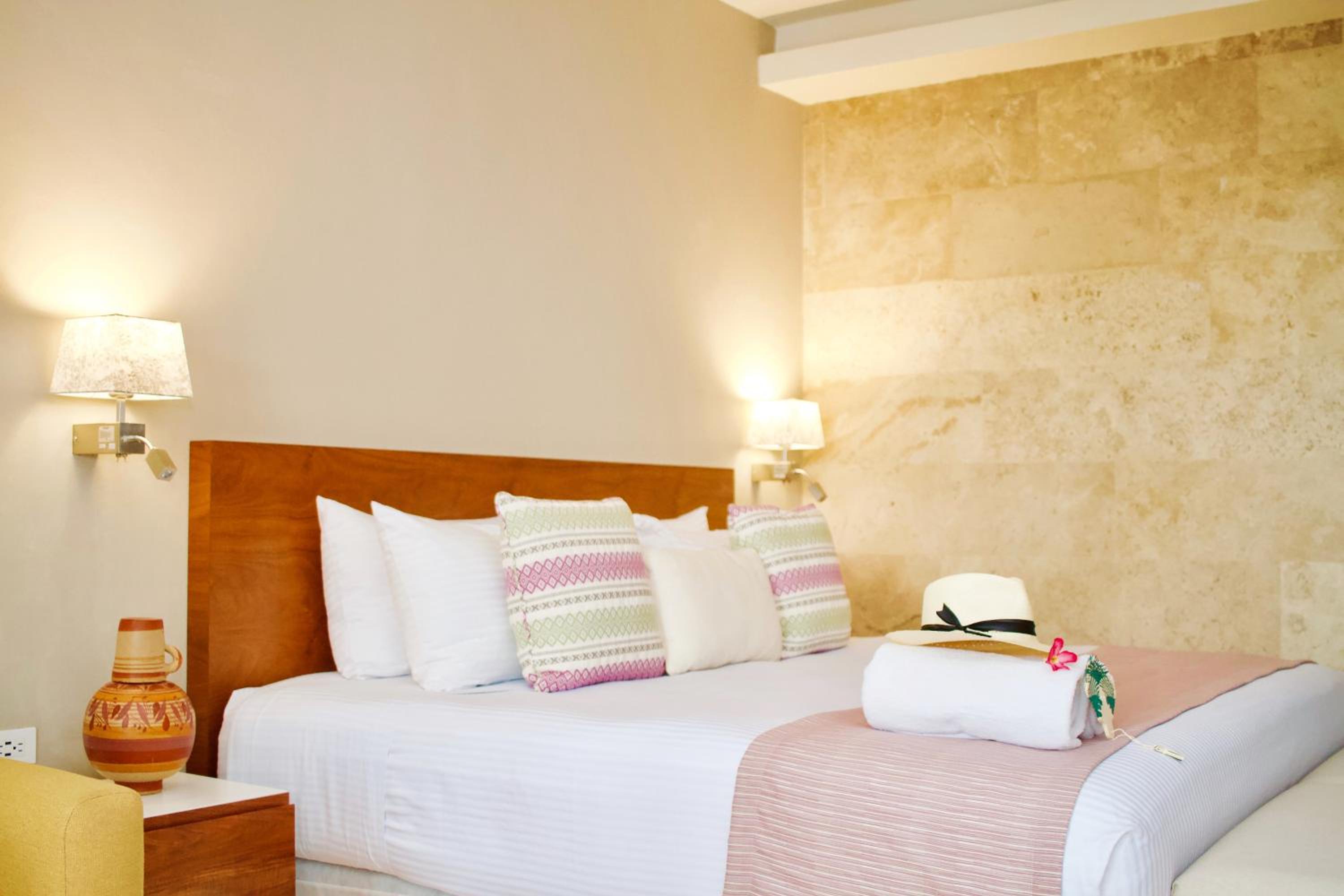 Deluxe King Suite - Photo 2