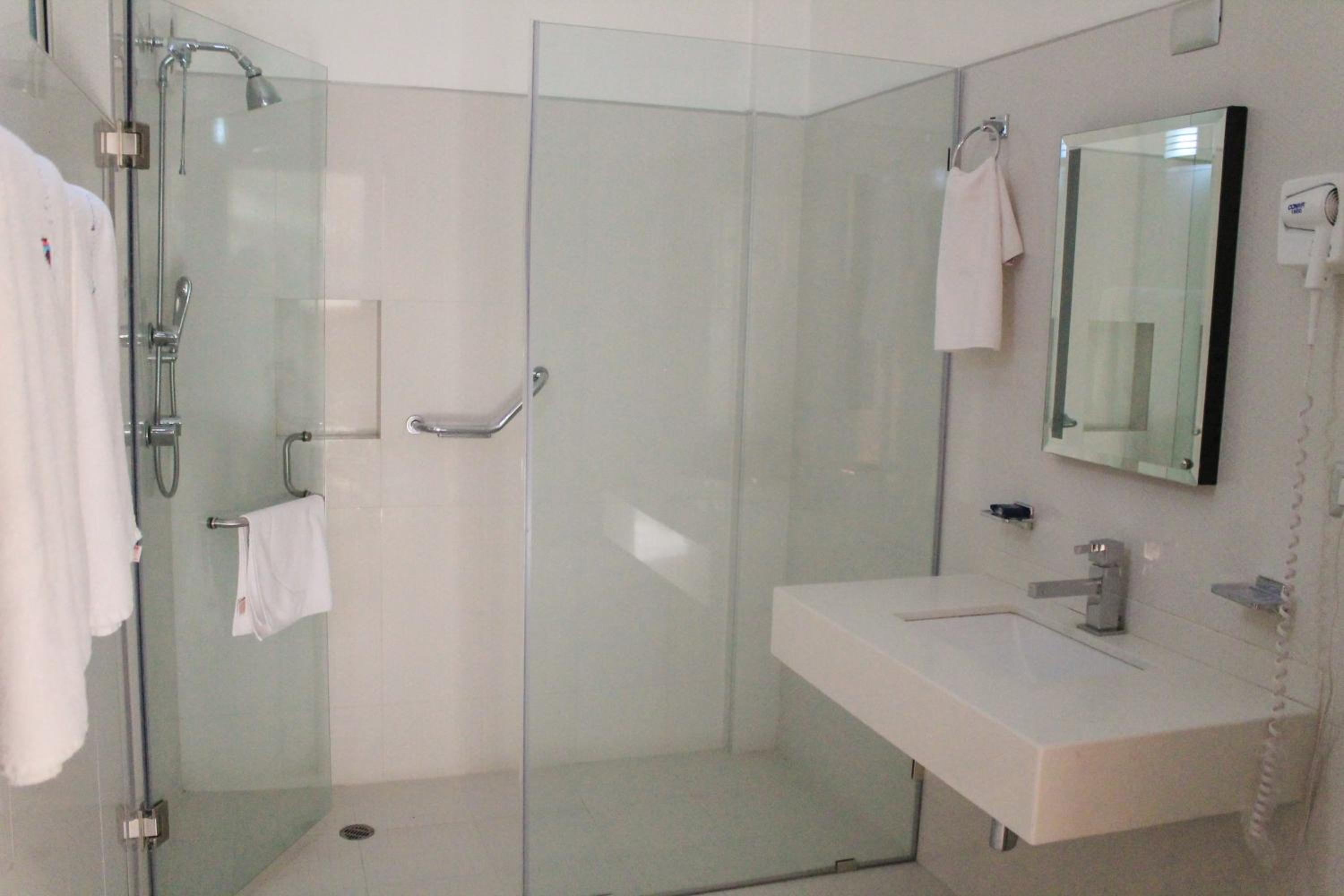 Deluxe Queen Room with Two Queen Beds - Photo 2