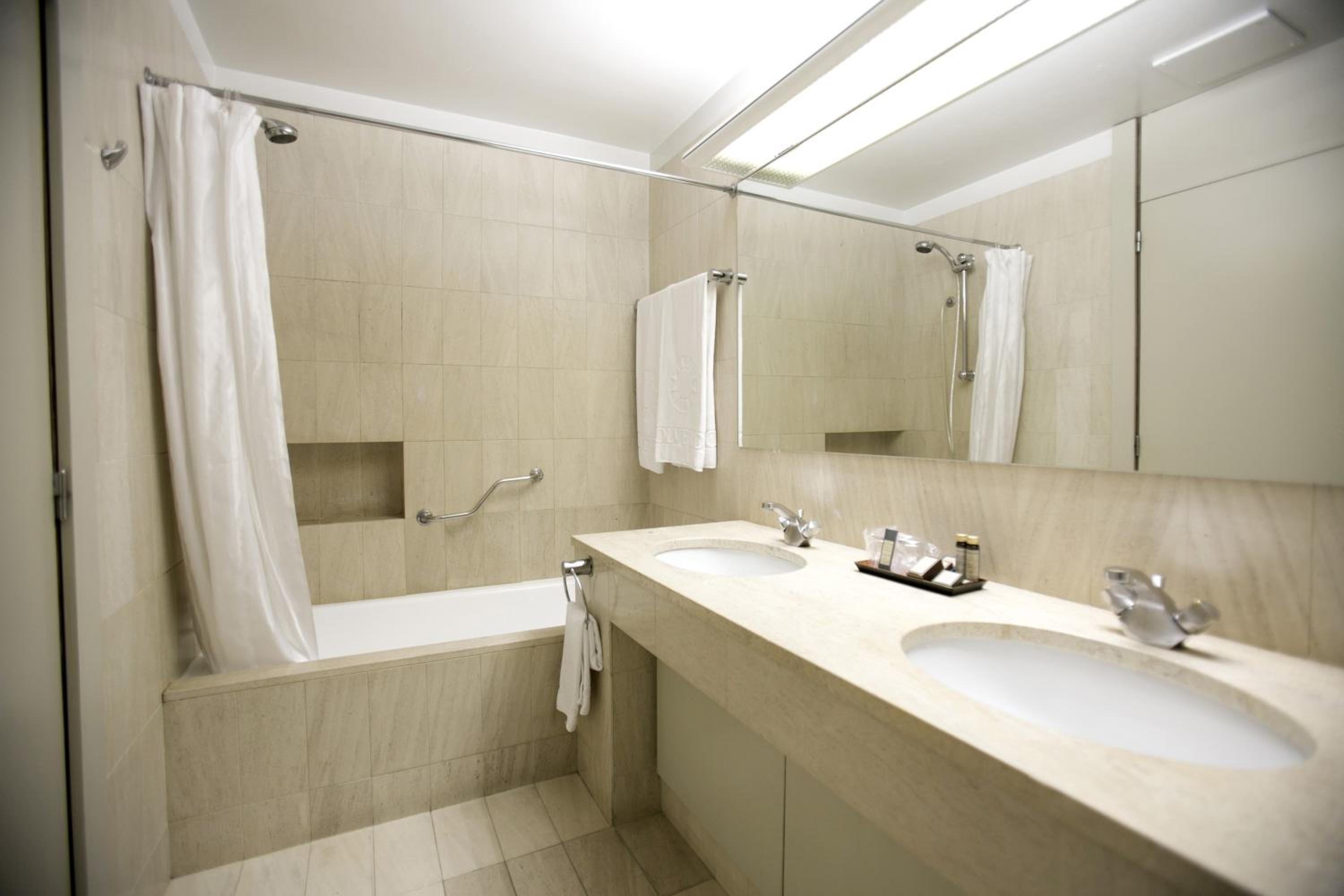 Standard Double or Twin Room - Photo 5