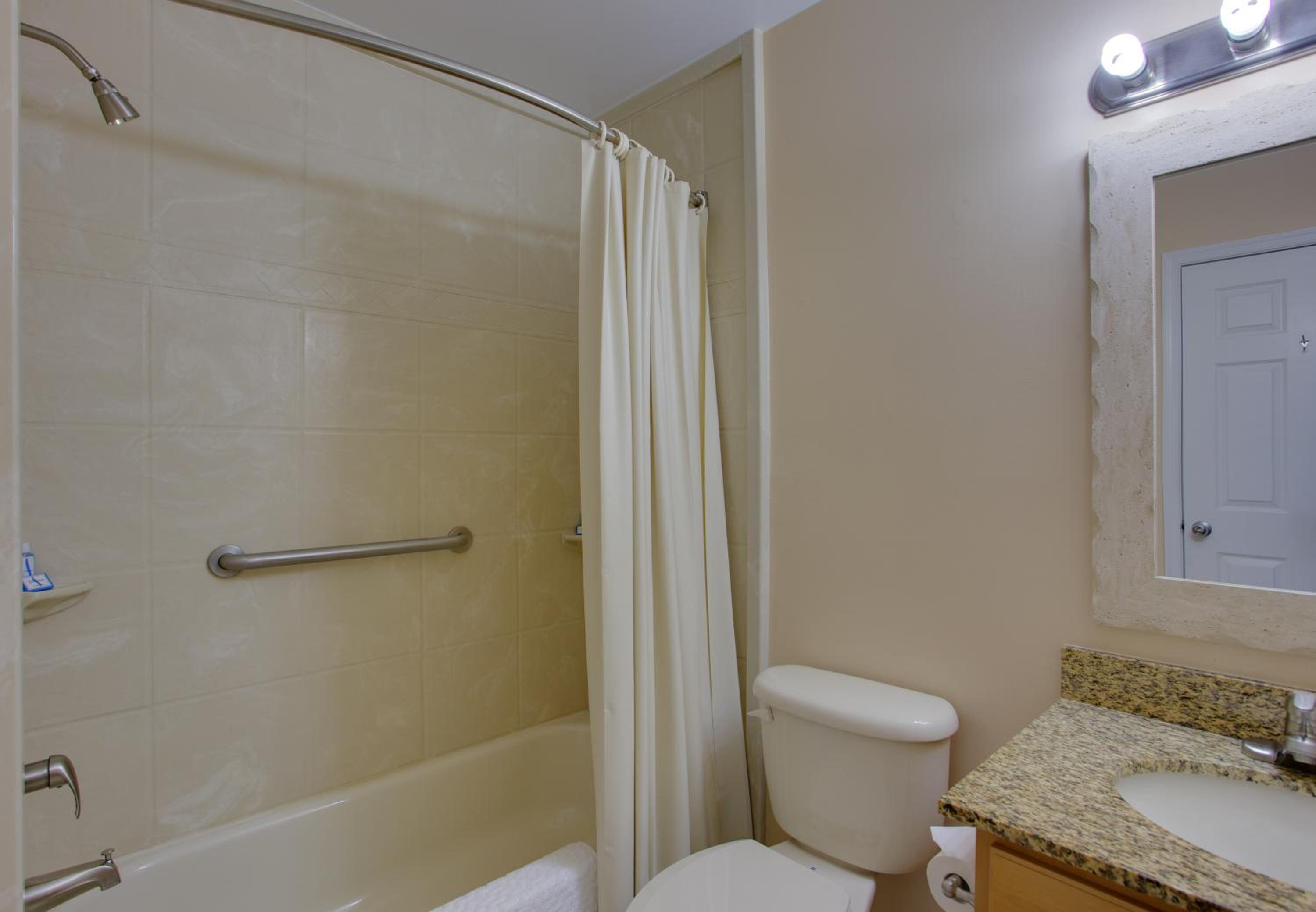 One-Bedroom Suite - Photo 2