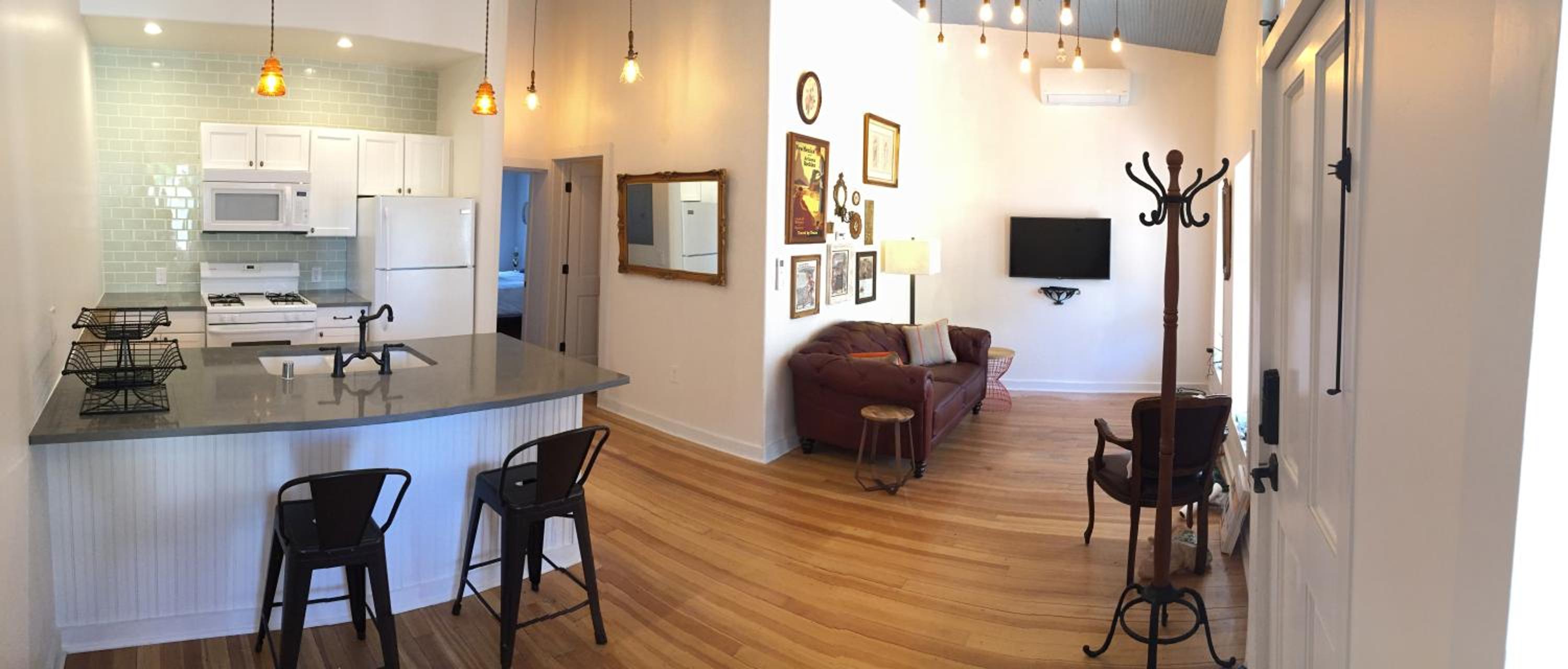 Deluxe Suite - Photo 12