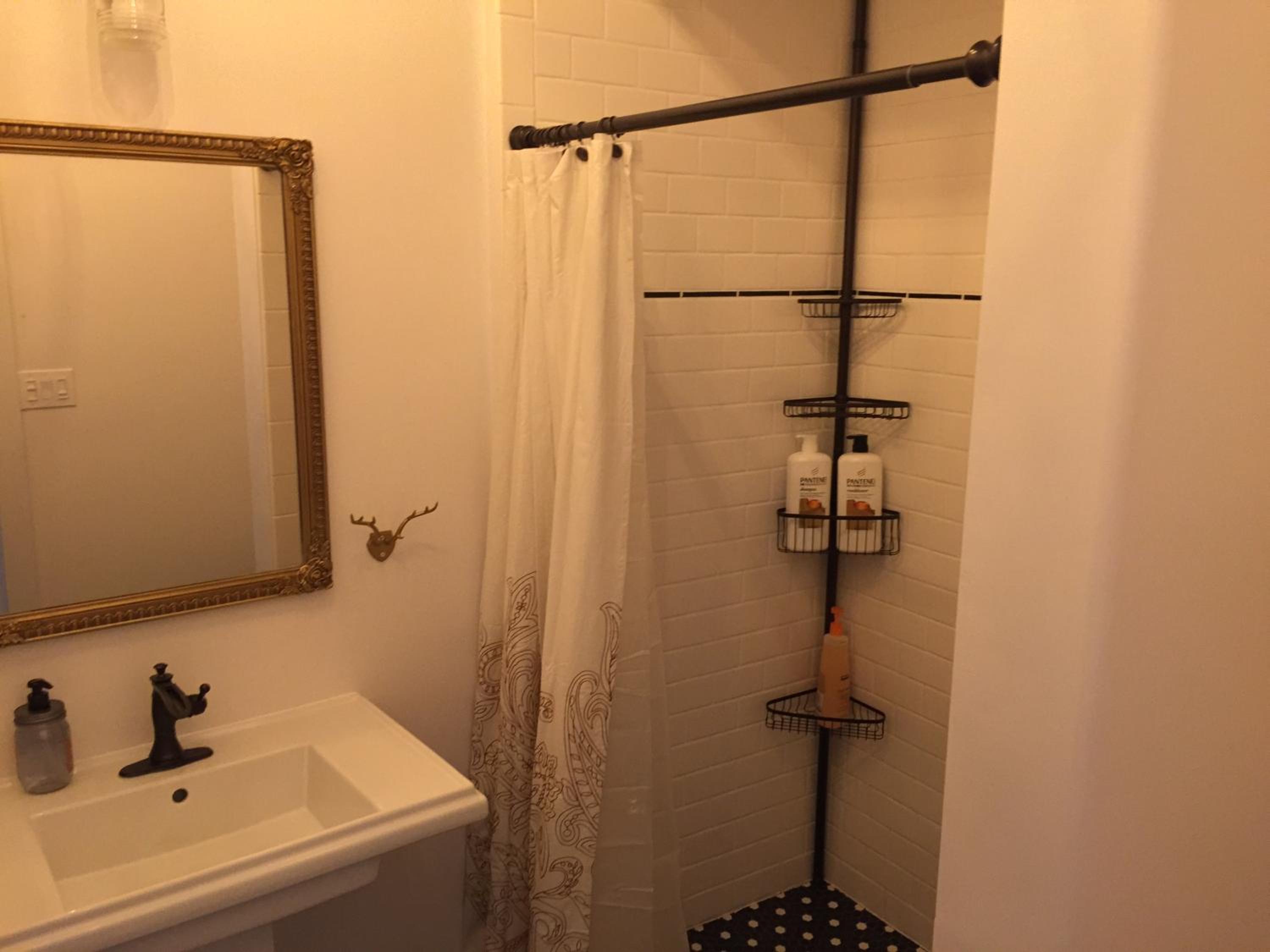 Deluxe Suite - Photo 13