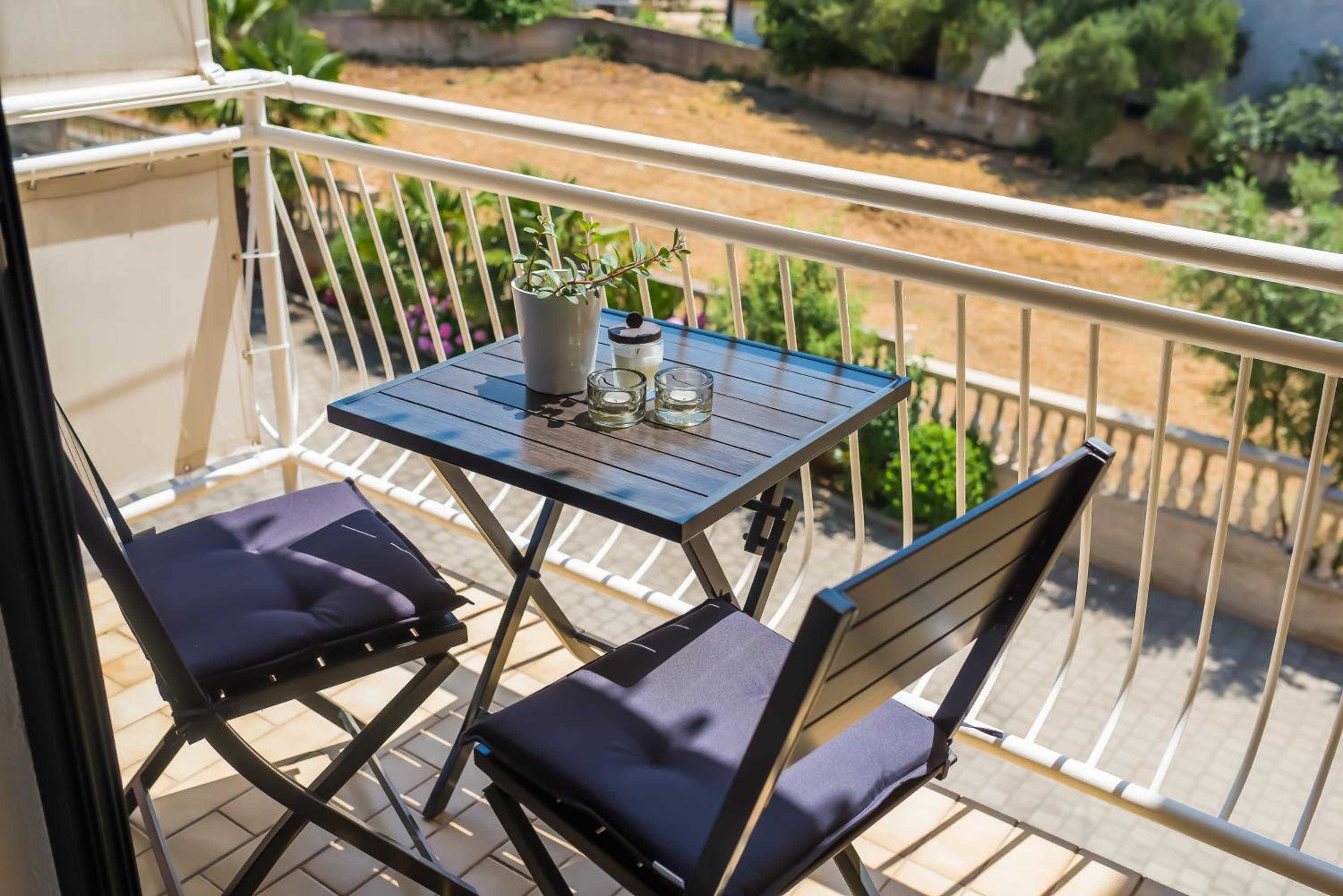 One-Bedroom Apartment with Balcony (4 Adults)