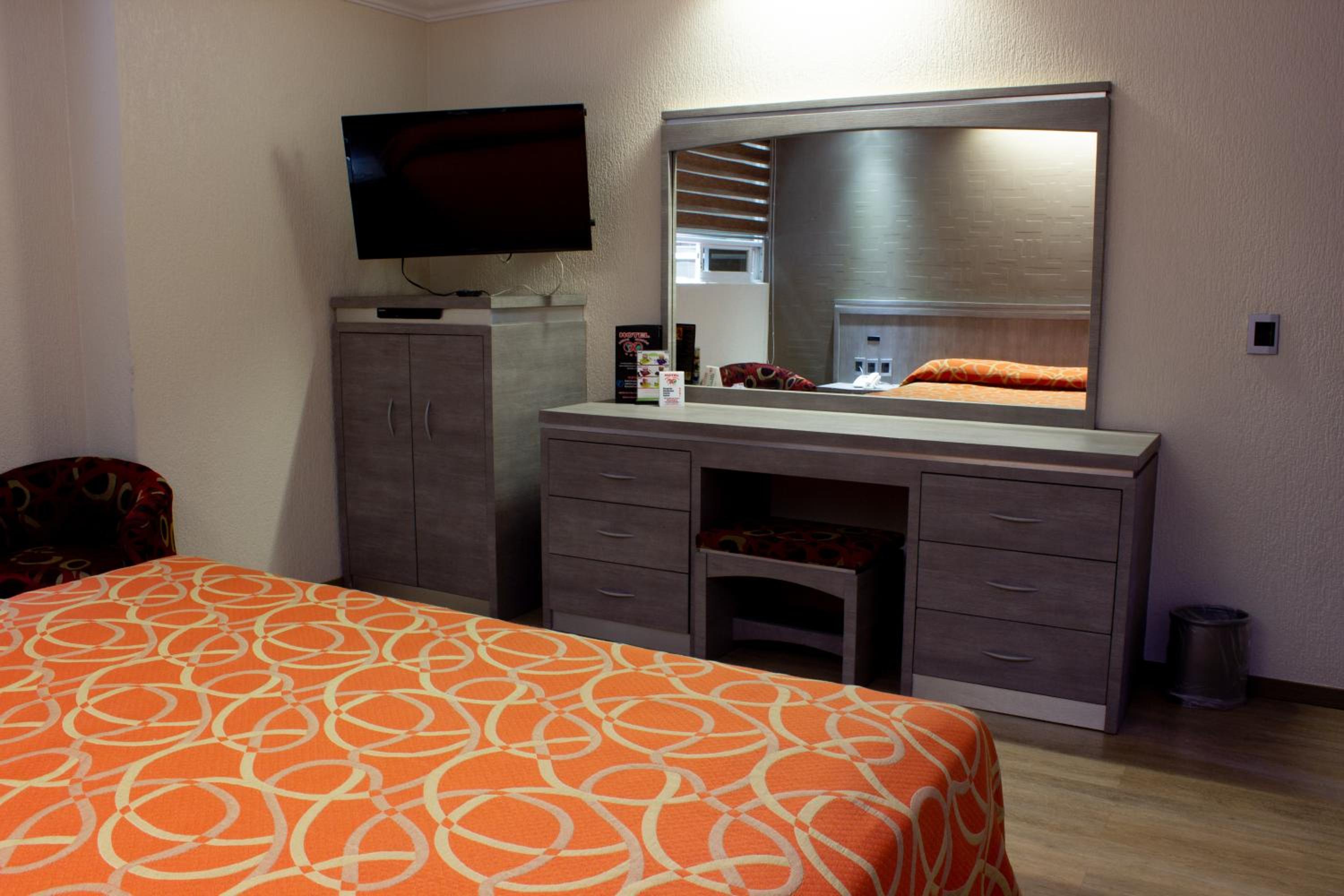 Standard King Room photo 1