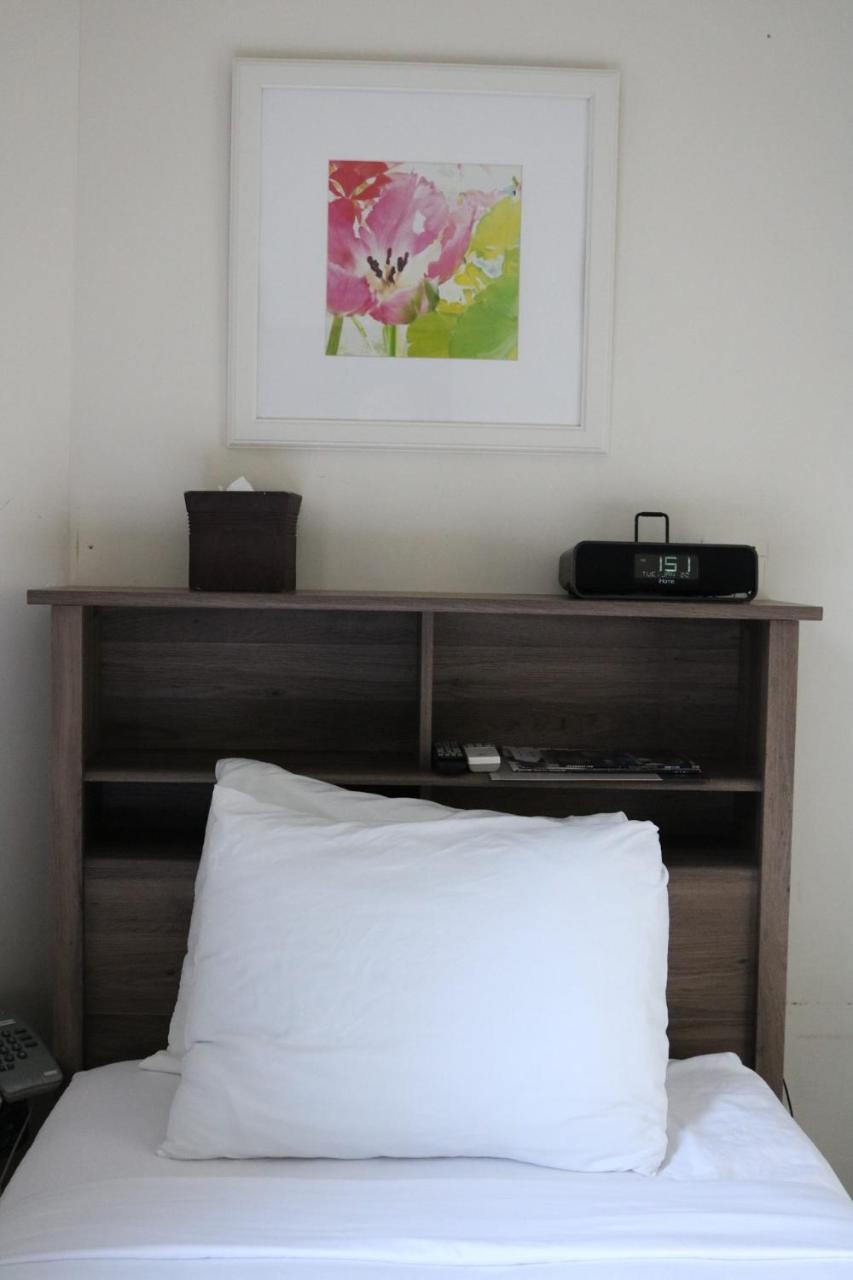 Single Room with Bathroom photo 2