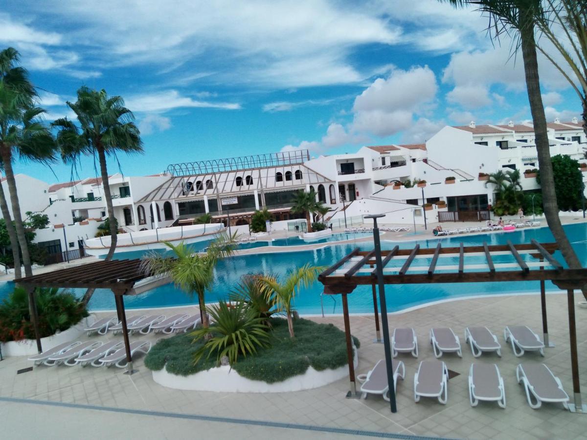 Apartment with Pool View 