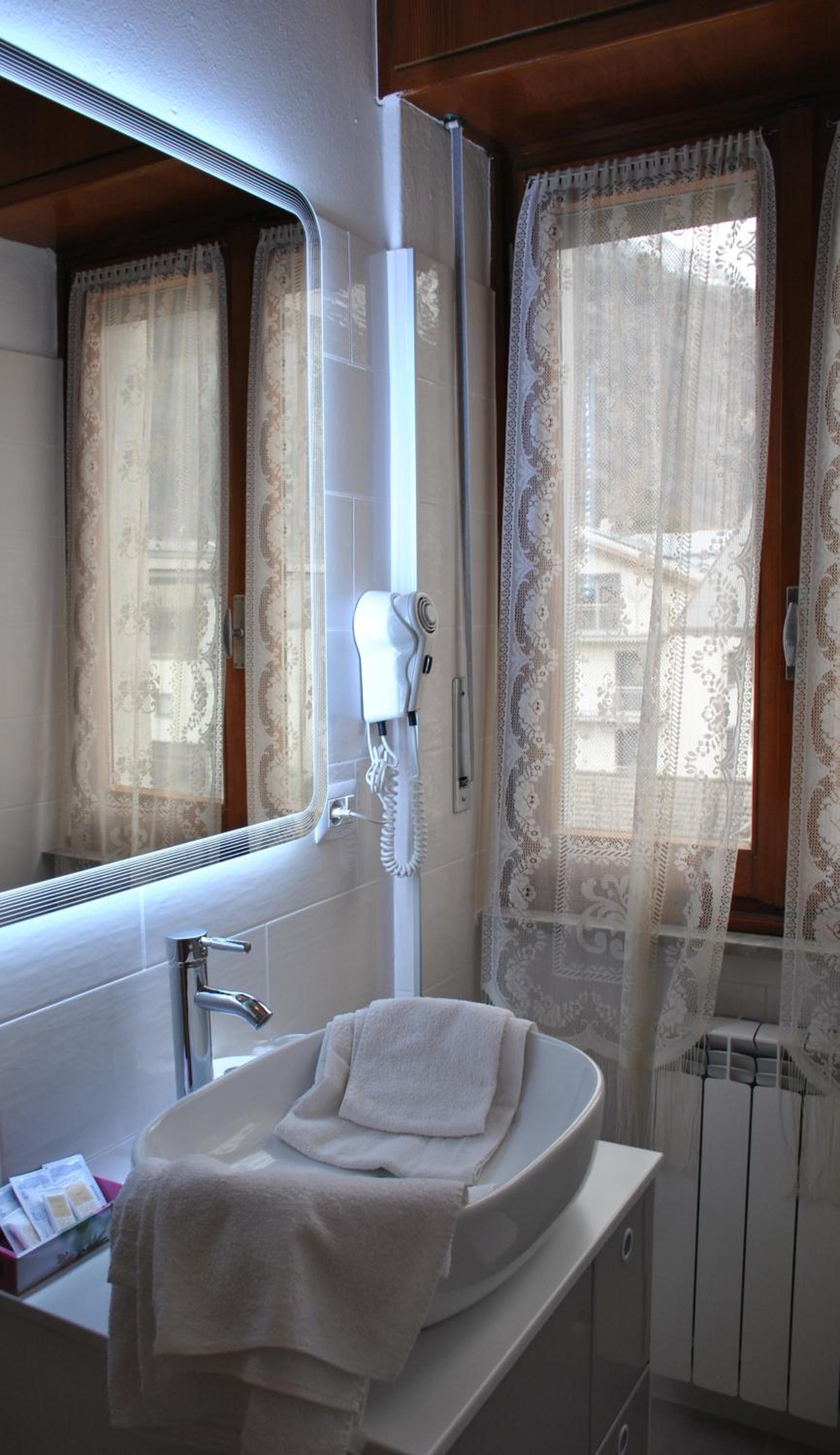 Quadruple Room with Balcony photo 3