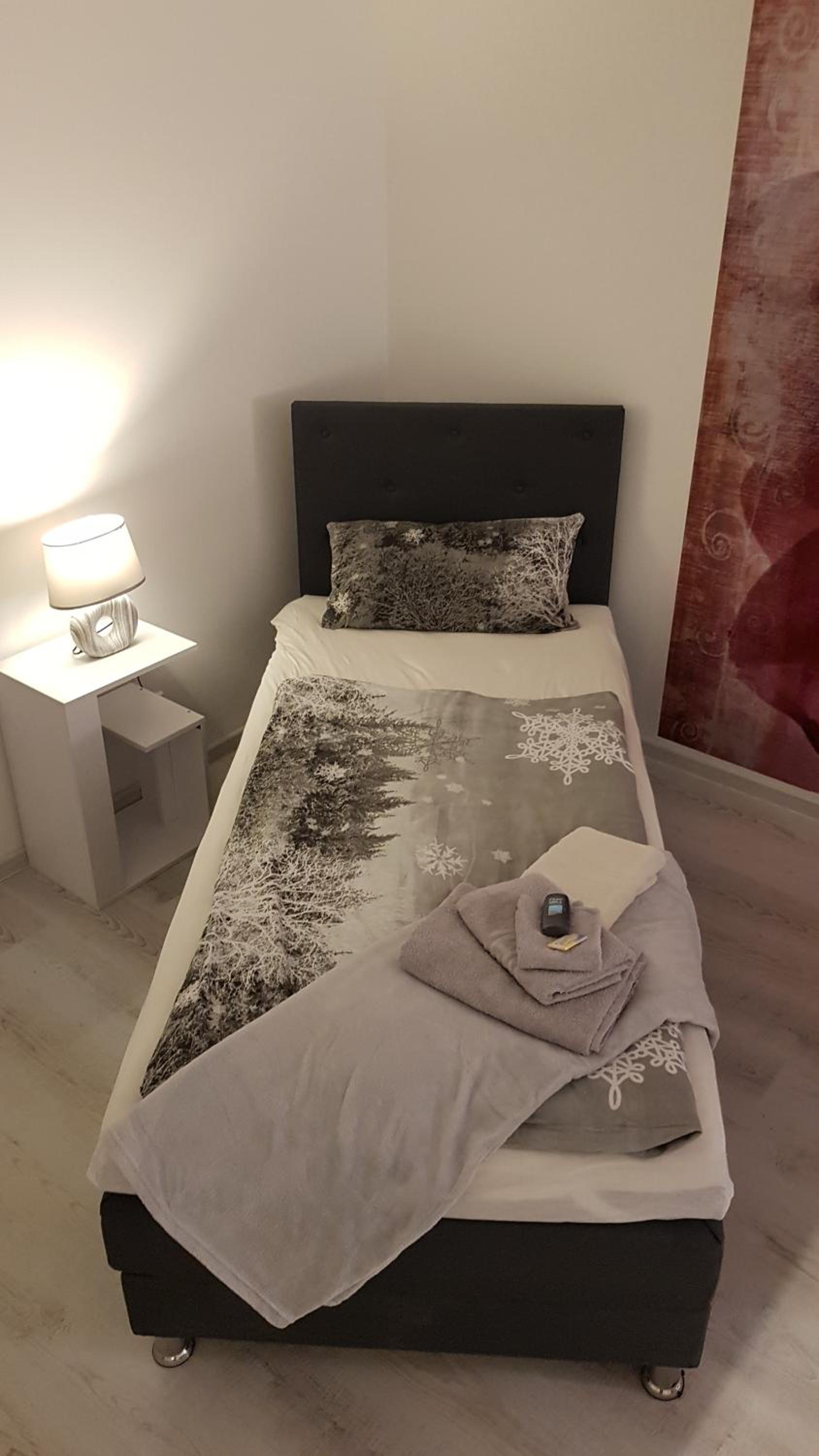Single Room with Shared Bathroom photo 1
