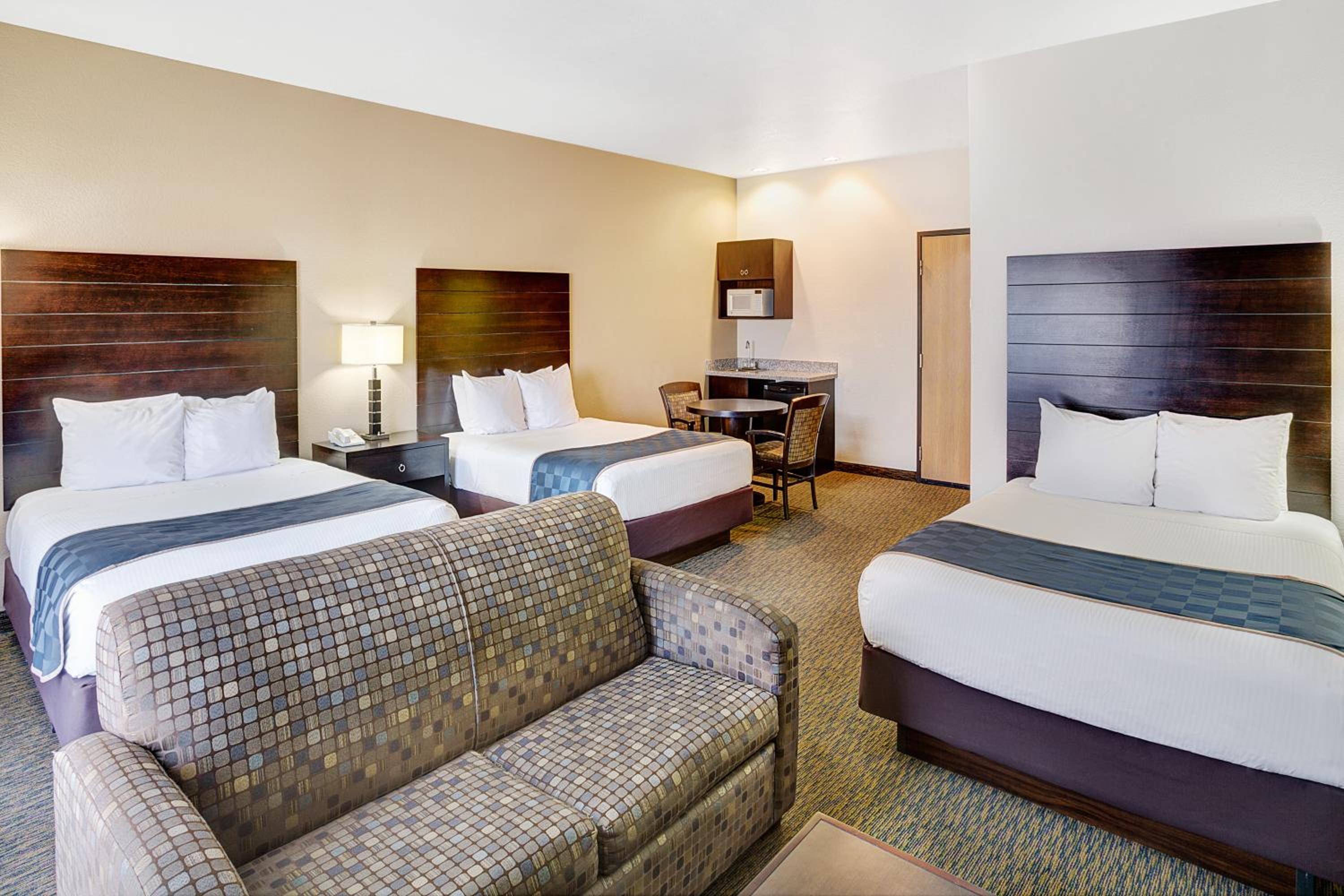 Studio Suite with Three Queen Beds - Non-Smoking - Photo 1
