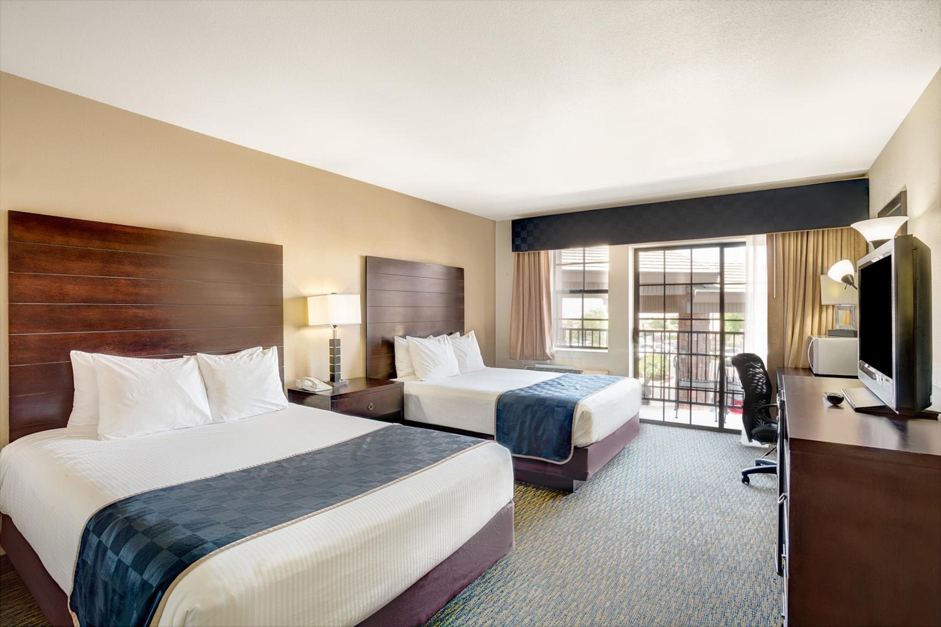 Queen Room with Two Queen Beds - Non-Smoking - Photo 1