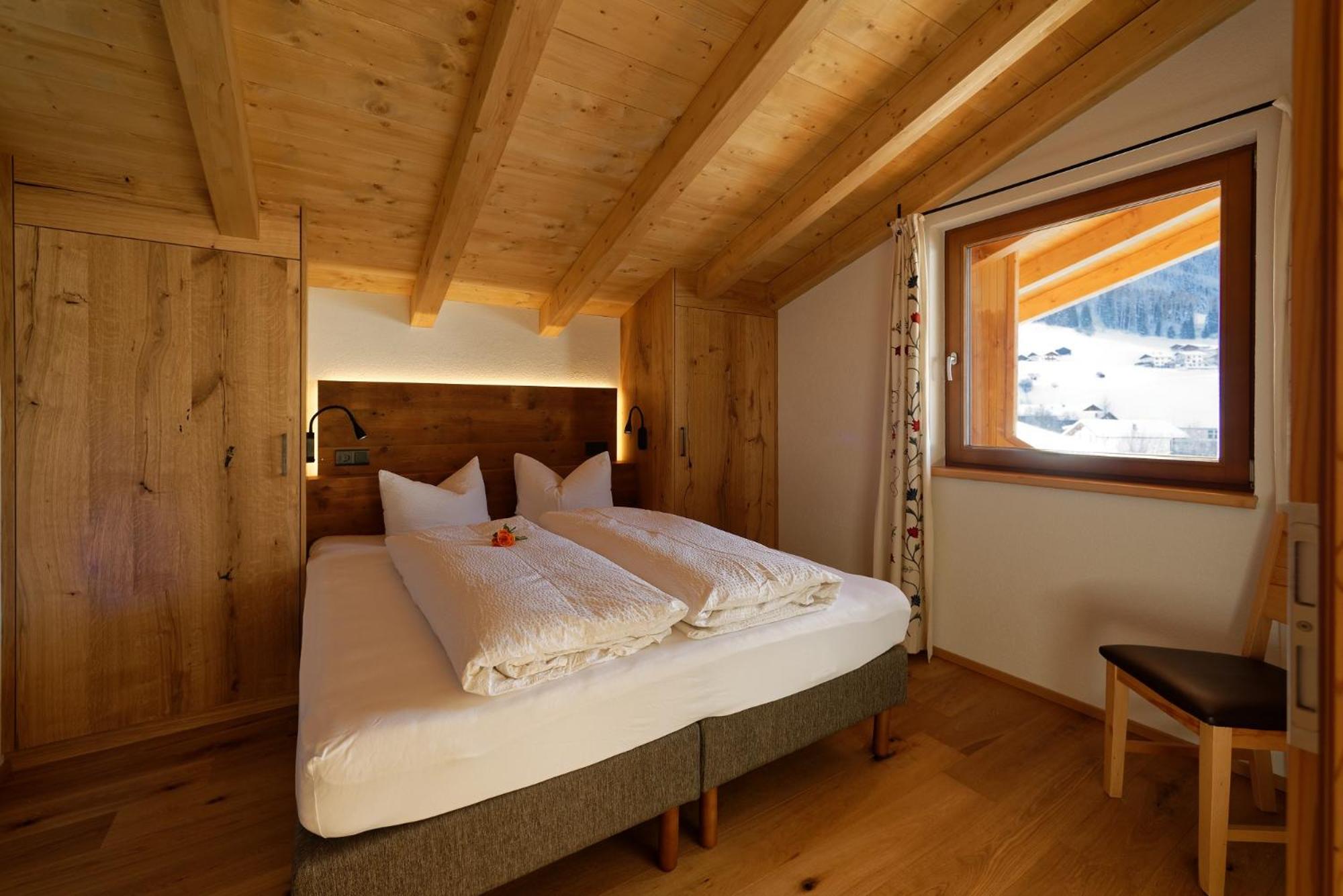 Standard Two-Bedroom Apartment with Balcony photo 3