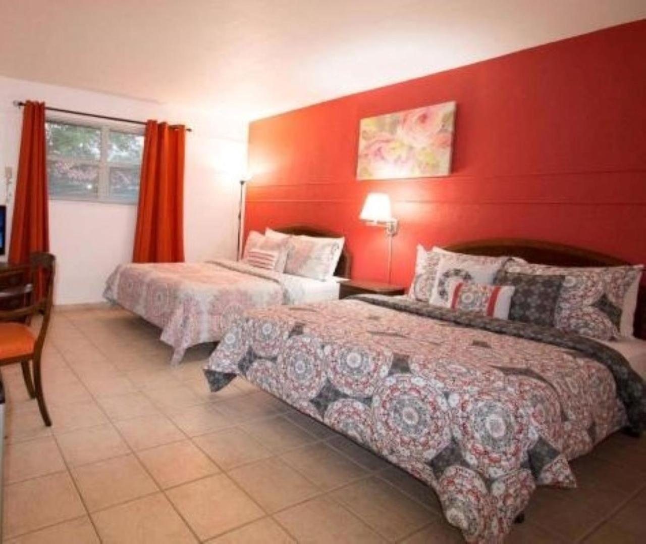 Queen Room with Two Queen Beds photo 2