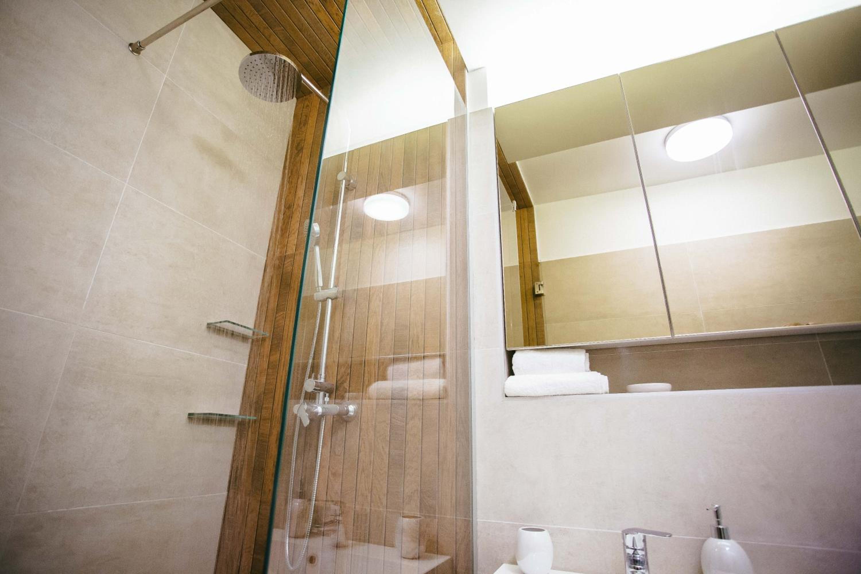 Studio Apartment - Photo 8