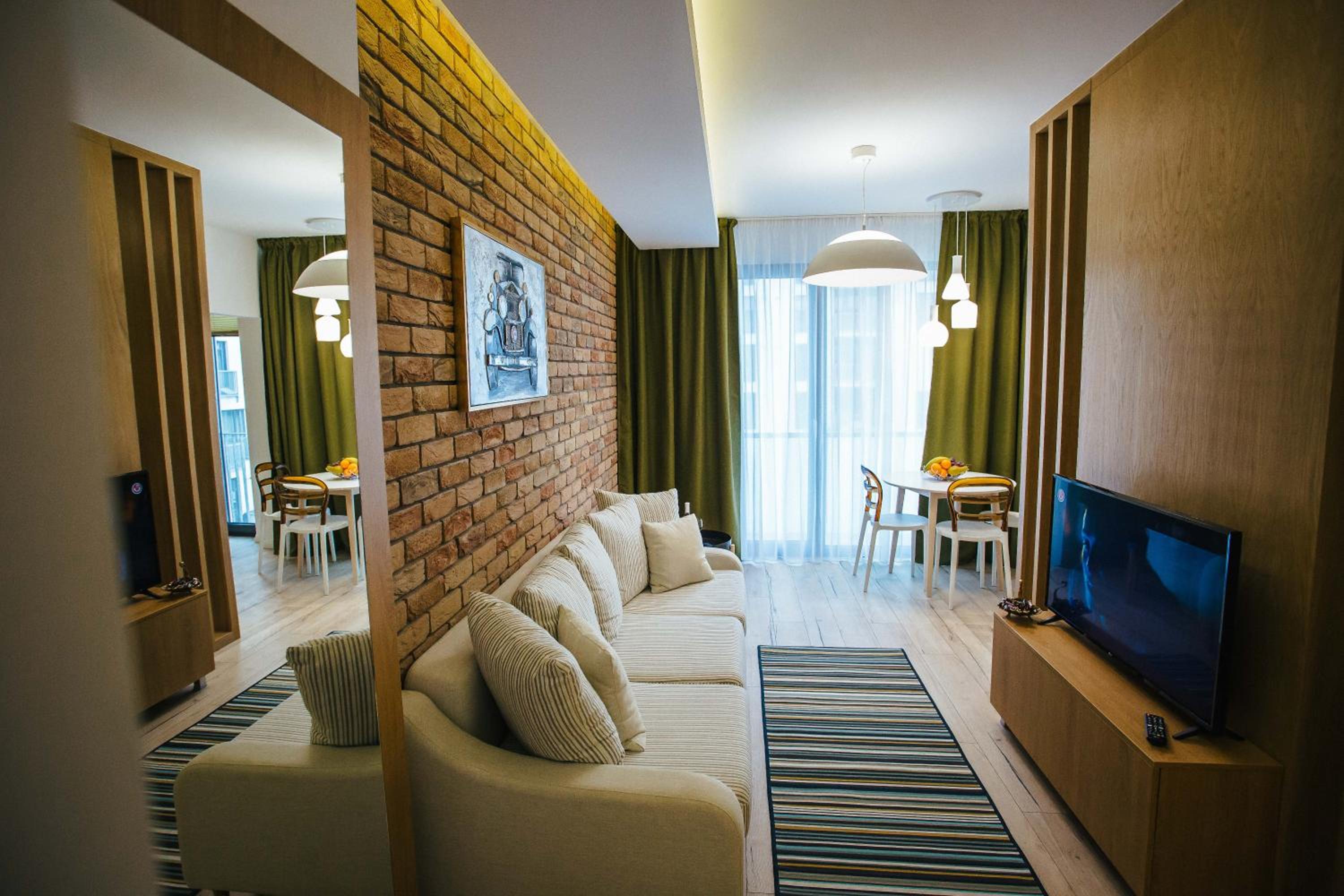 Studio Apartment - Photo 18