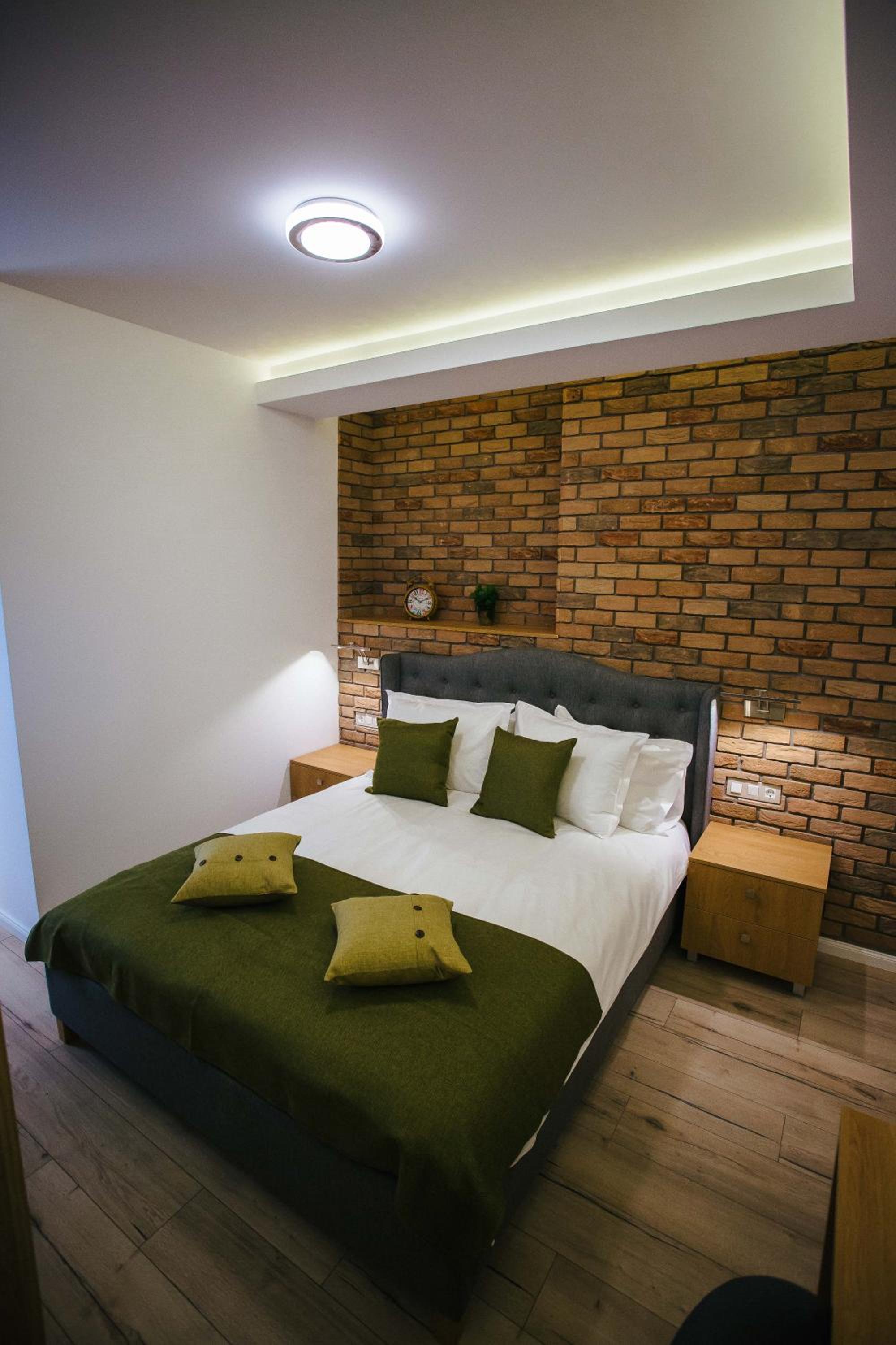 Studio Apartment - Photo 21