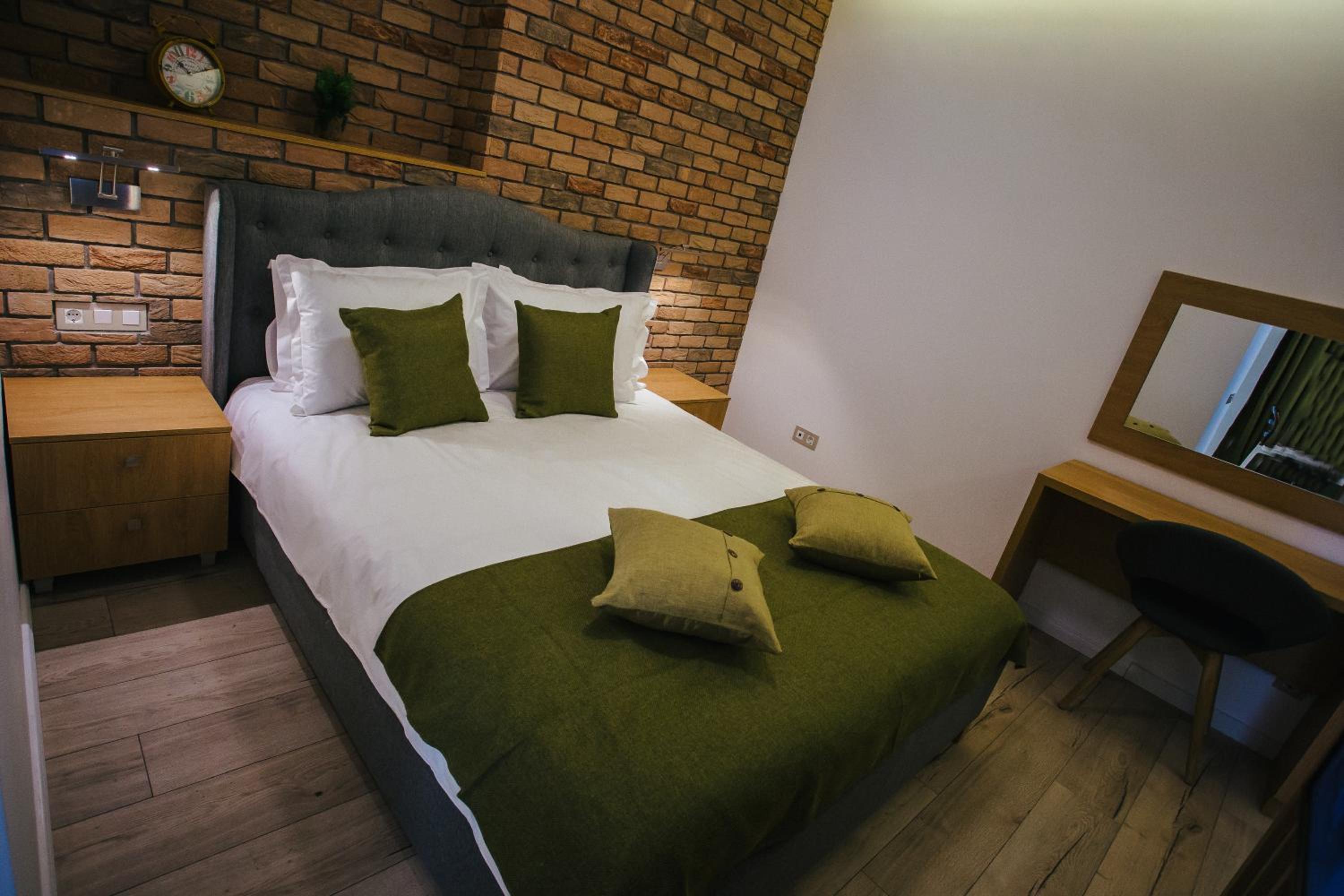 Studio Apartment - Photo 2