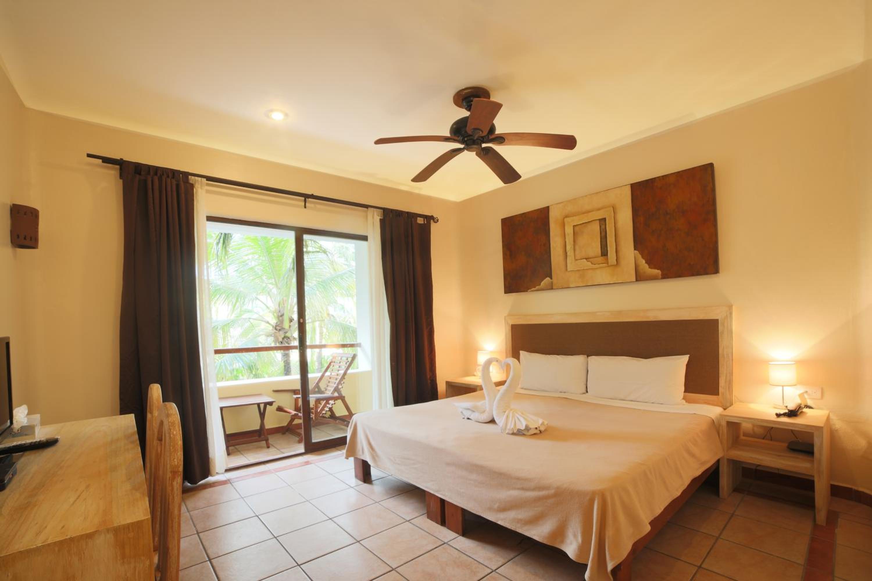 Double Room with Balcony - Photo 1