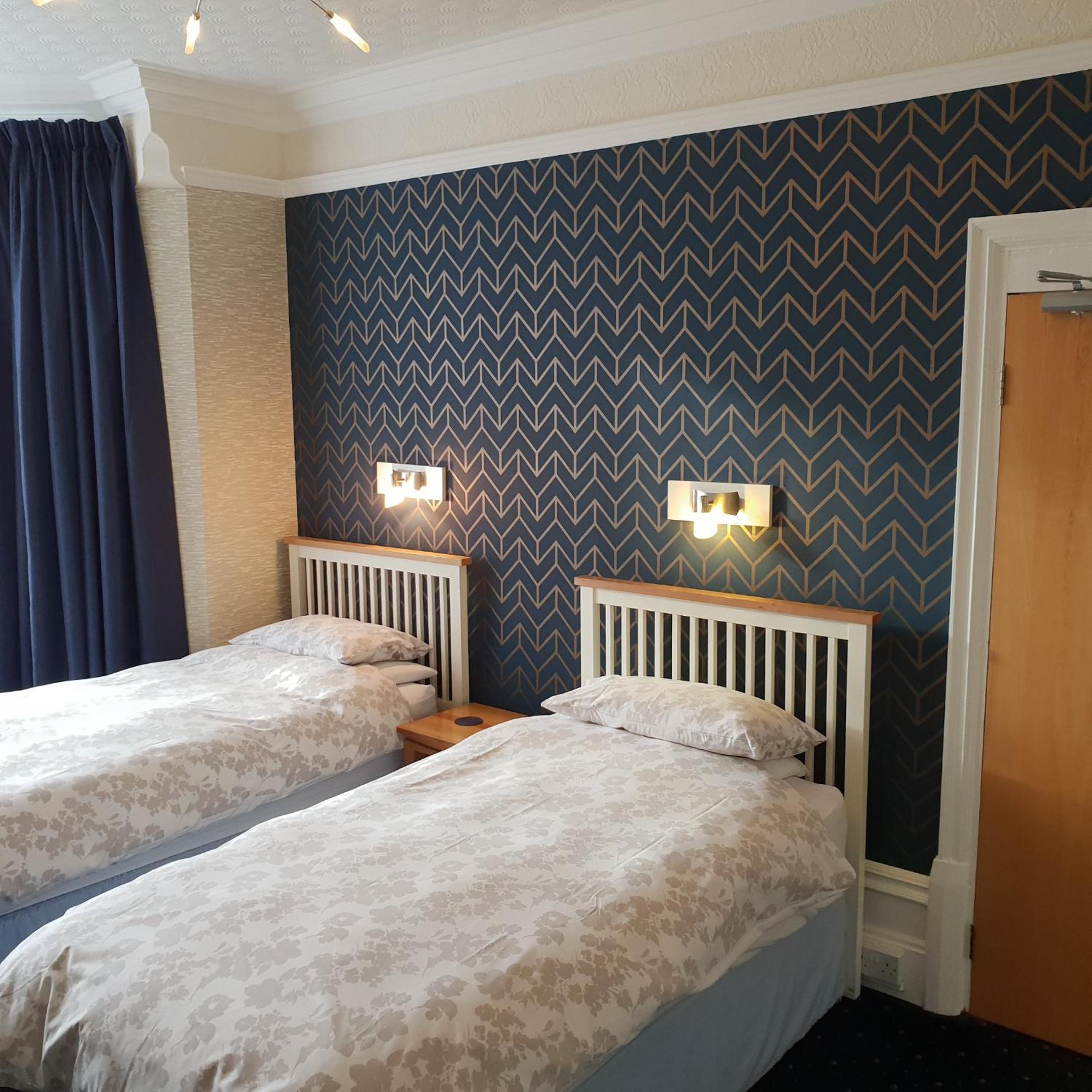 Standard Twin Room with Shared Bathroom