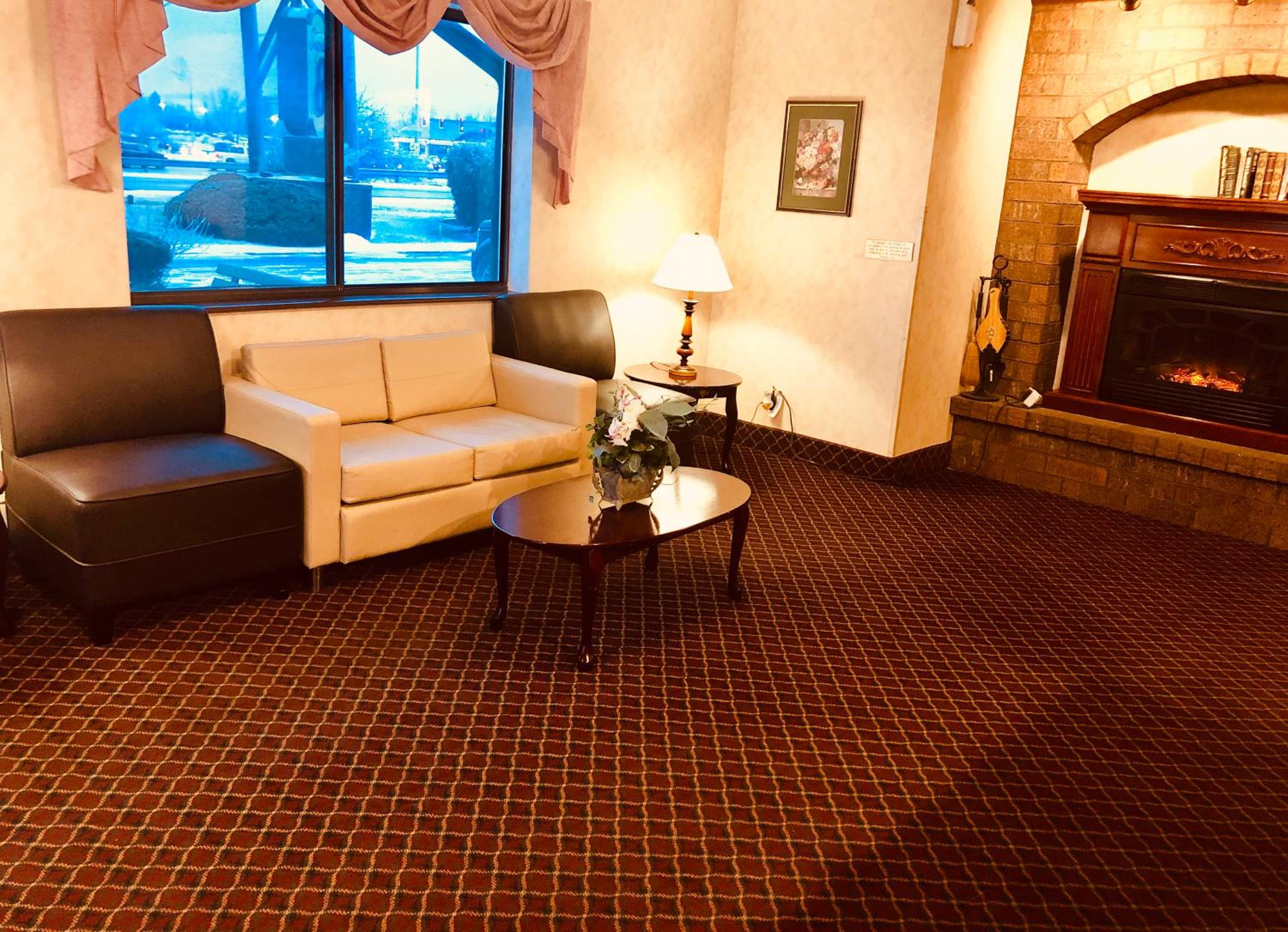 Queen Room - Non-Smoking - Photo 1
