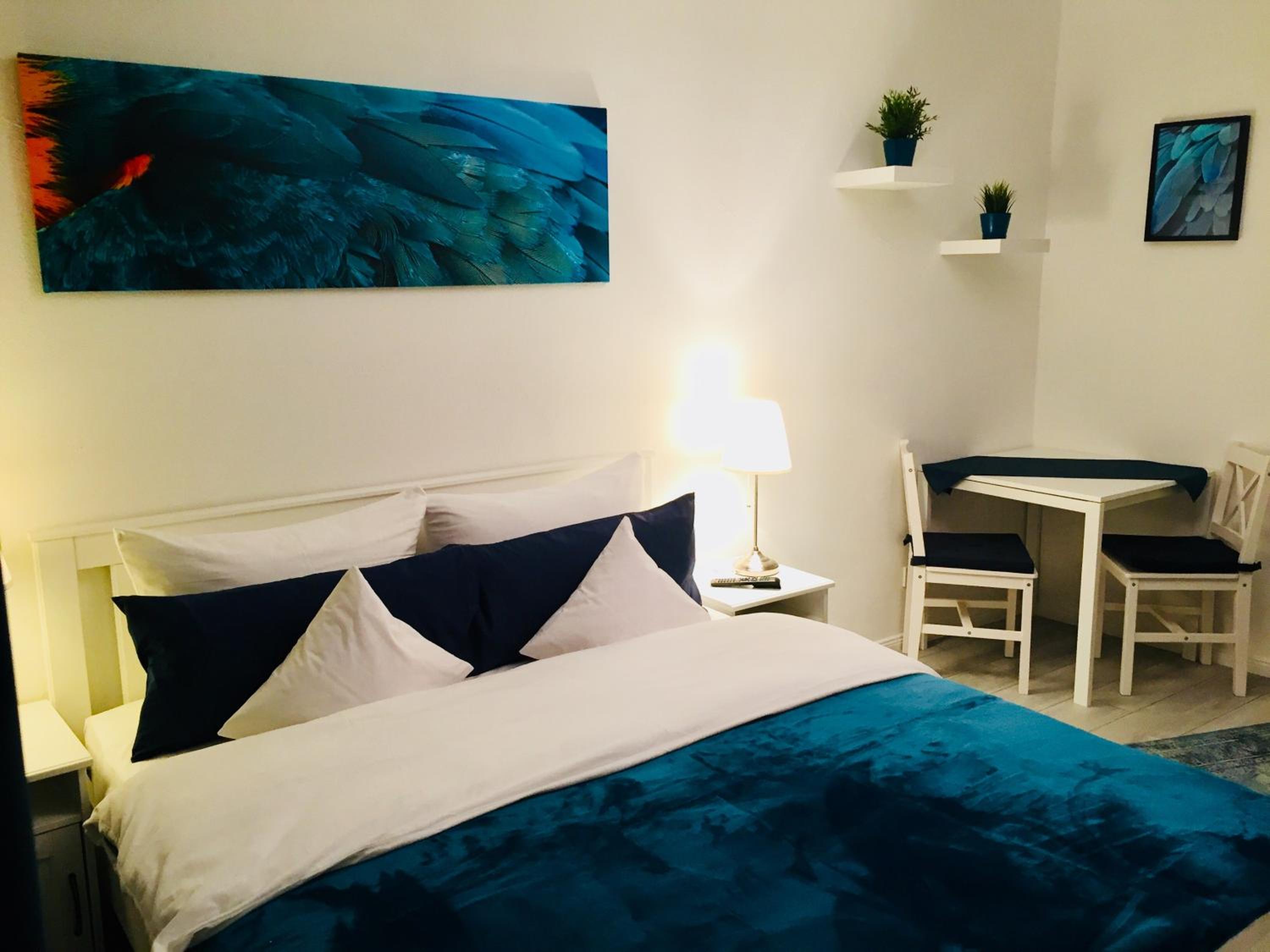 One-Bedroom Apartment - Photo 3