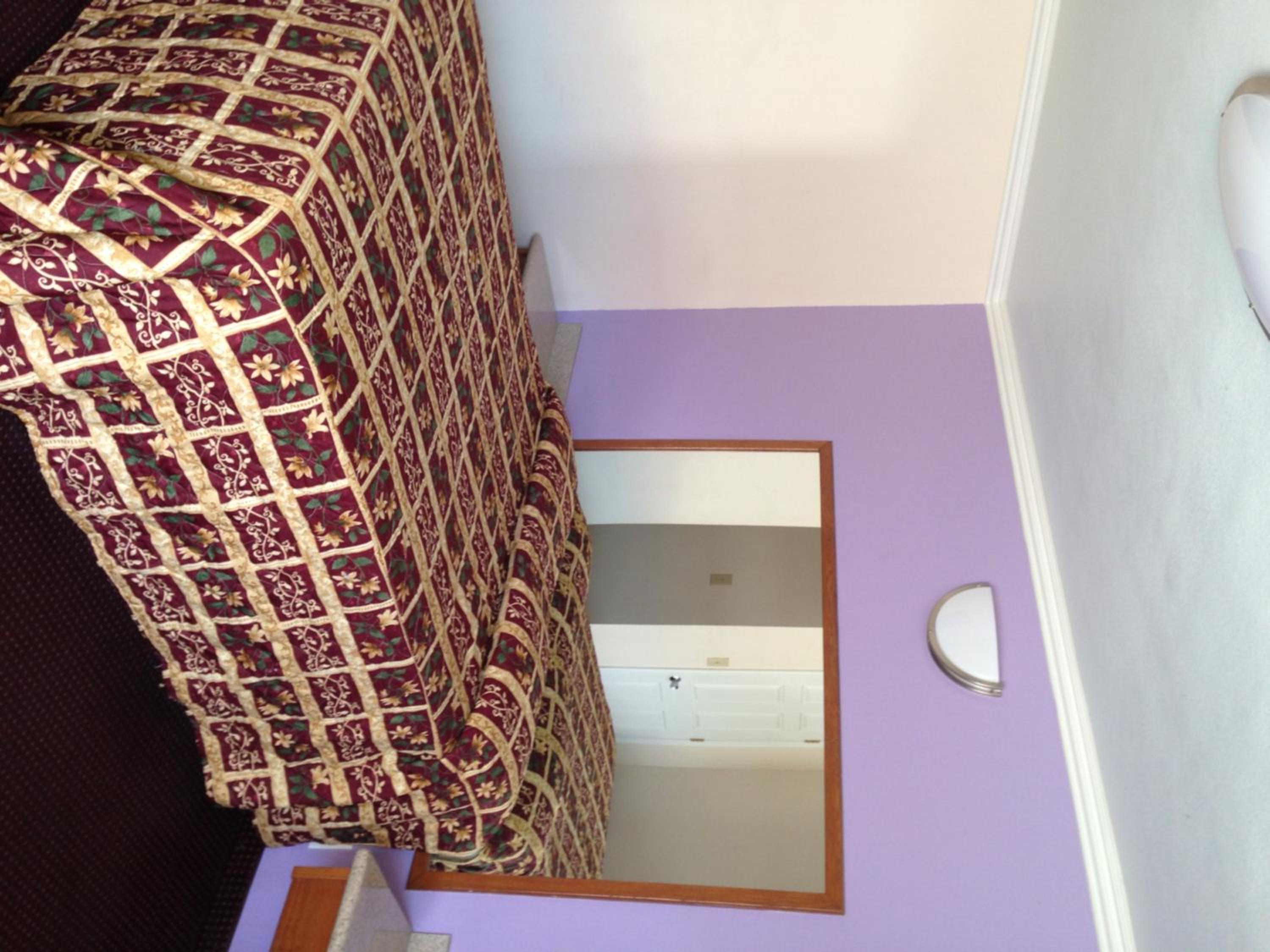 Queen Room - Non-Smoking photo 2