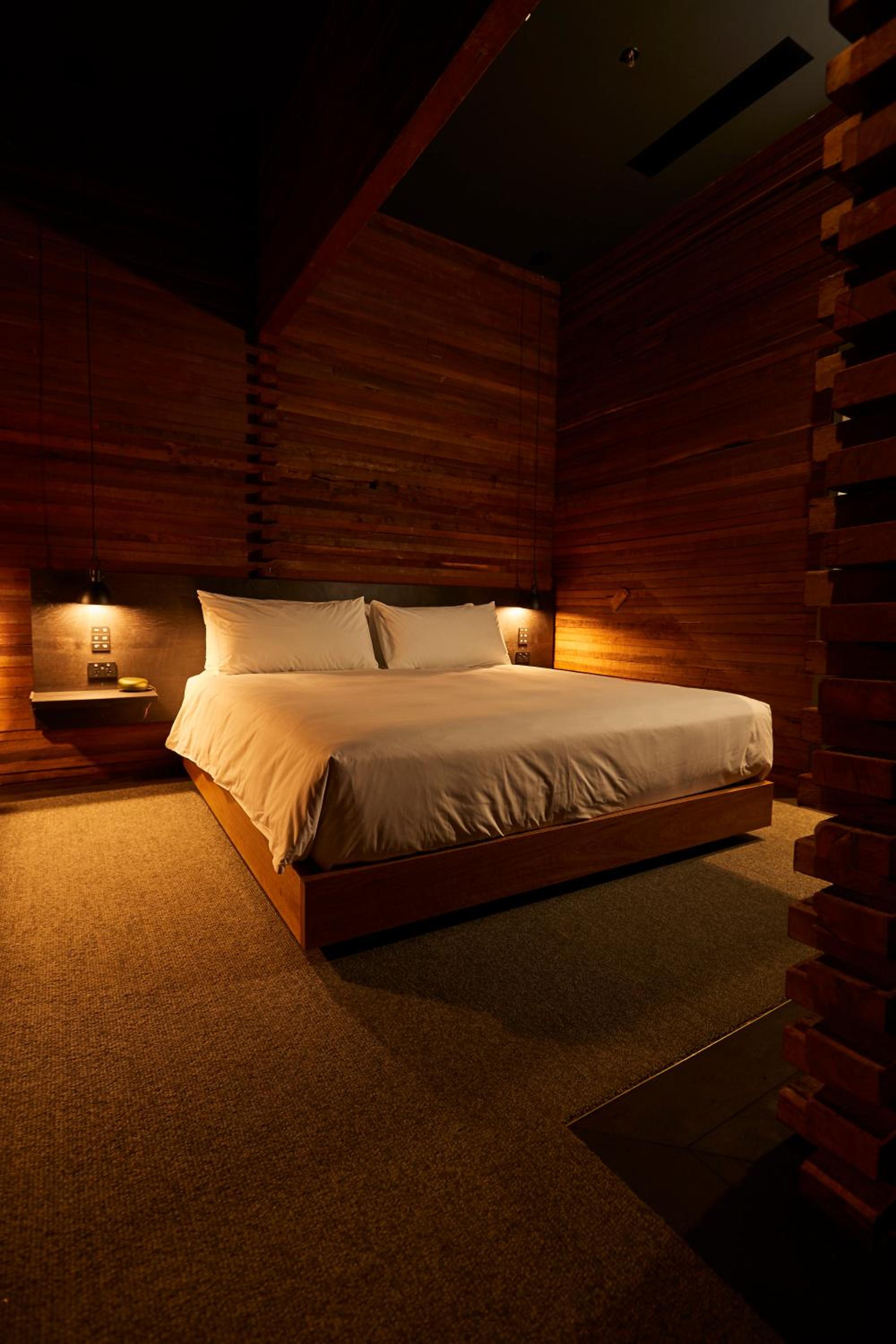 Deluxe King Room - Photo 4