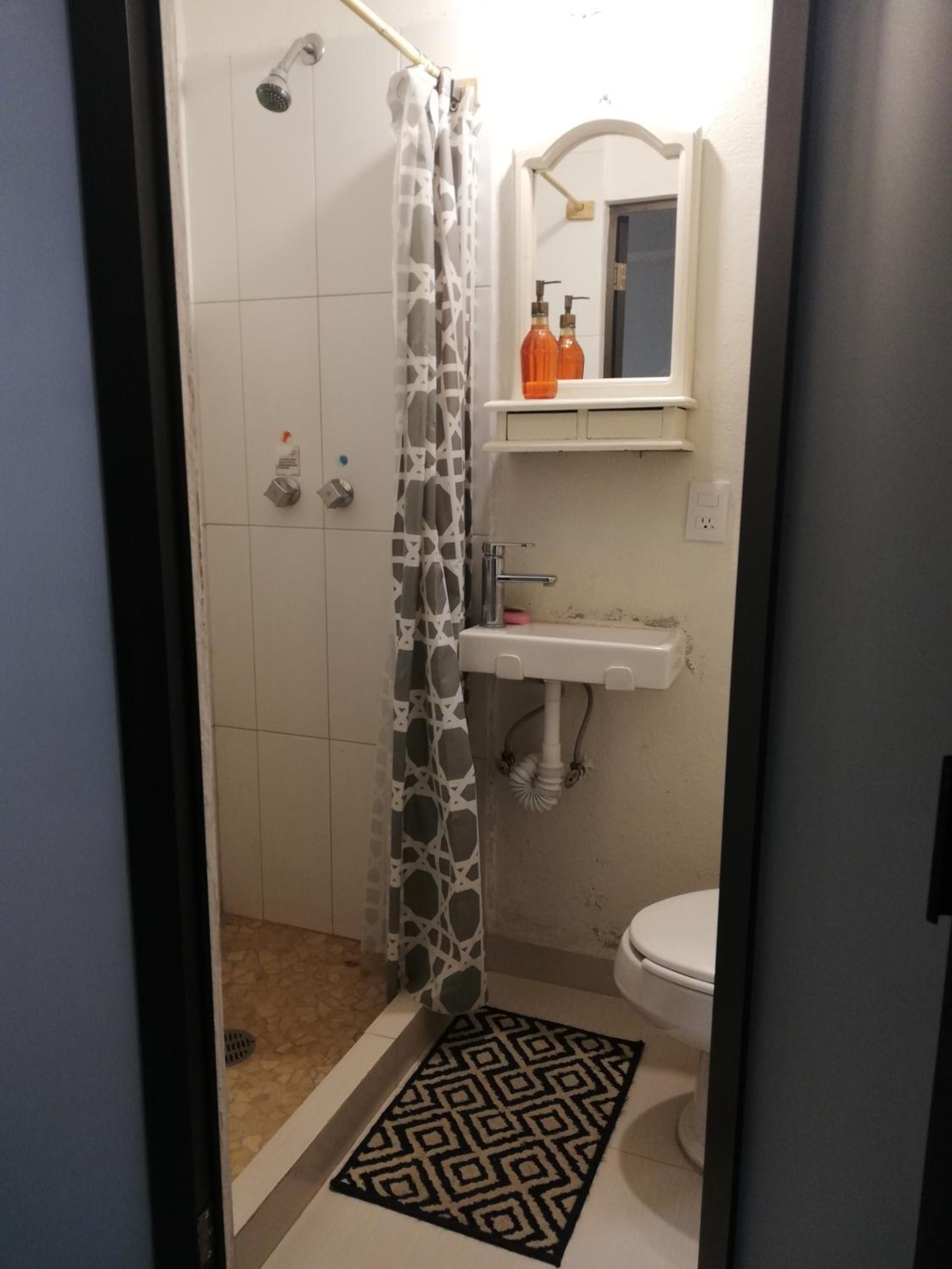 Double Room with Private Bathroom - Photo 2