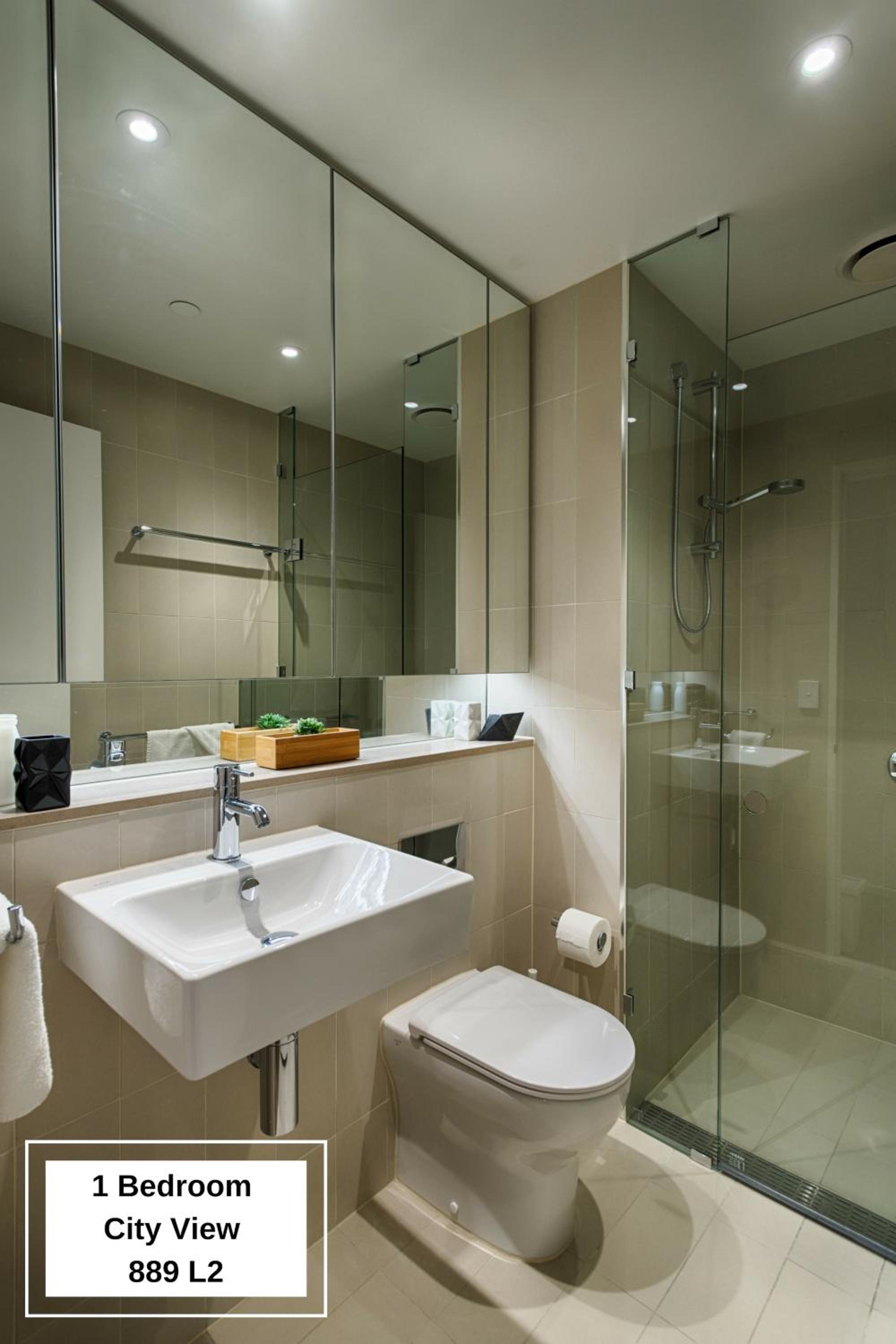 One-Bedroom Apartment with City View photo 3