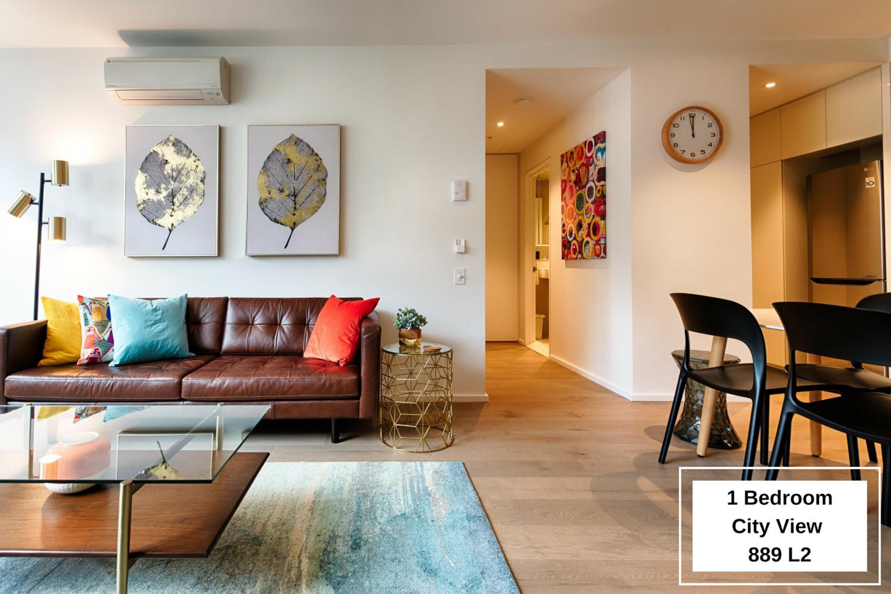 One-Bedroom Apartment with City View photo 2