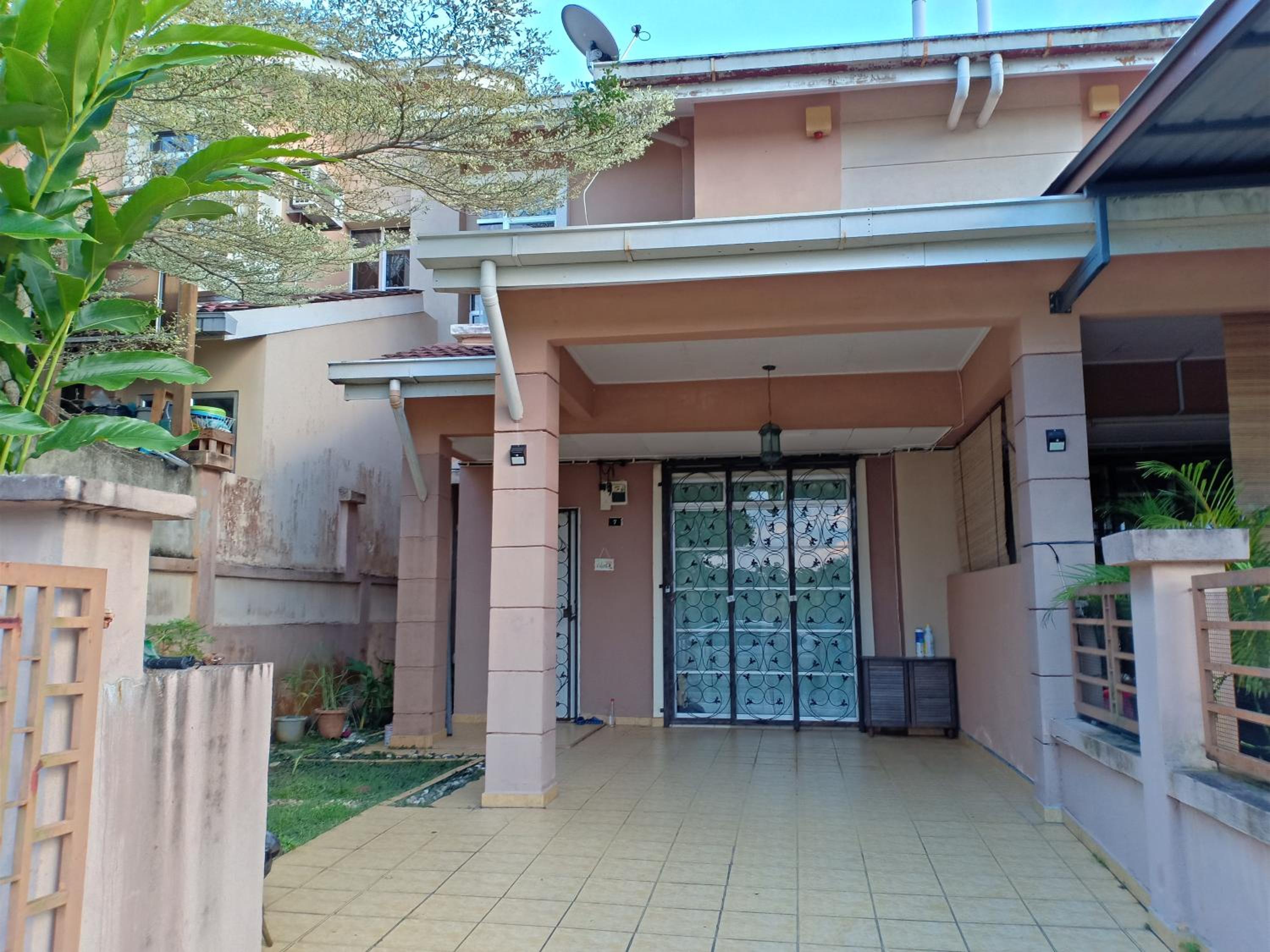 Three-Bedroom House photo 1