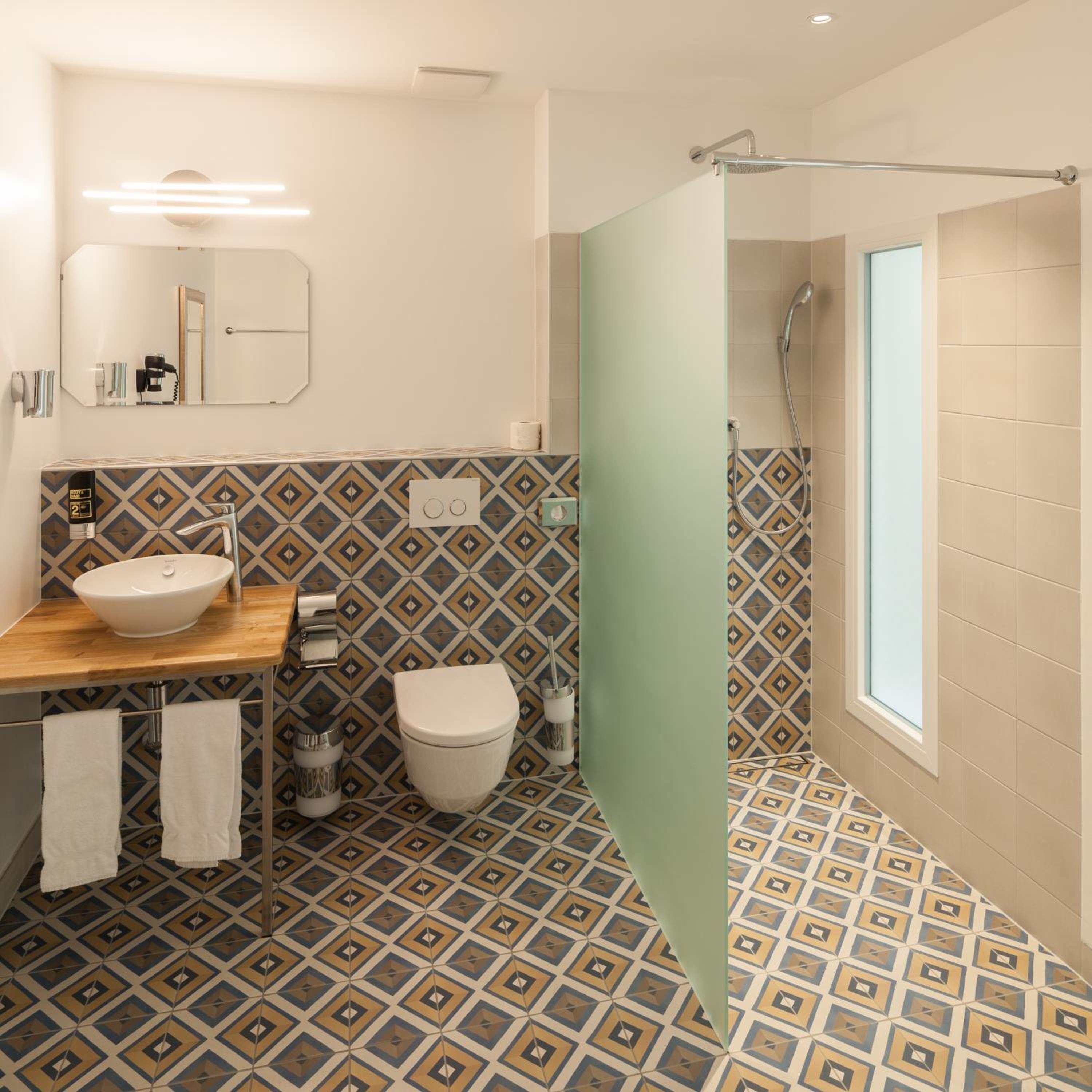 Double Room with Shared Bathroom photo 2