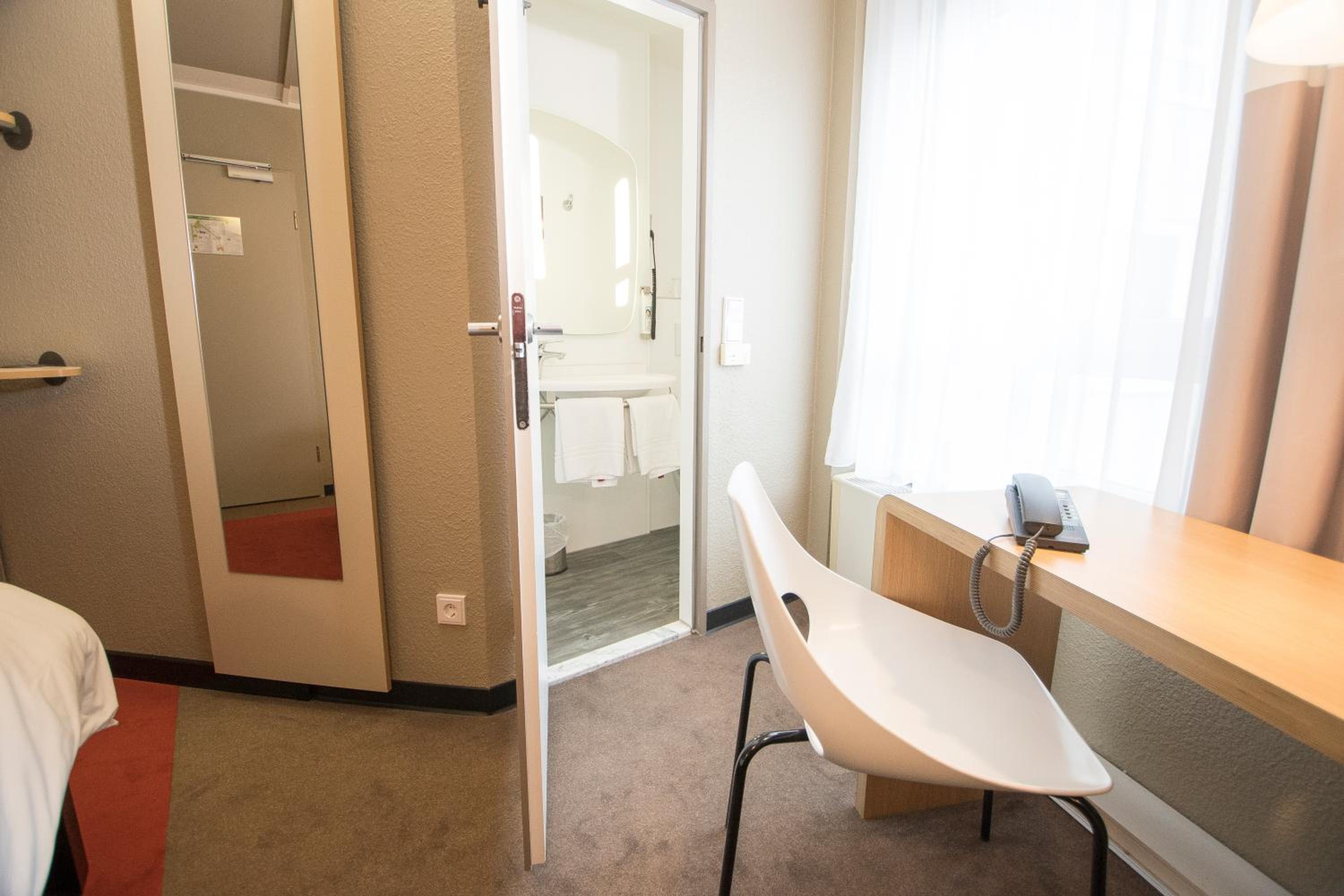Standard Double Room - Photo 4