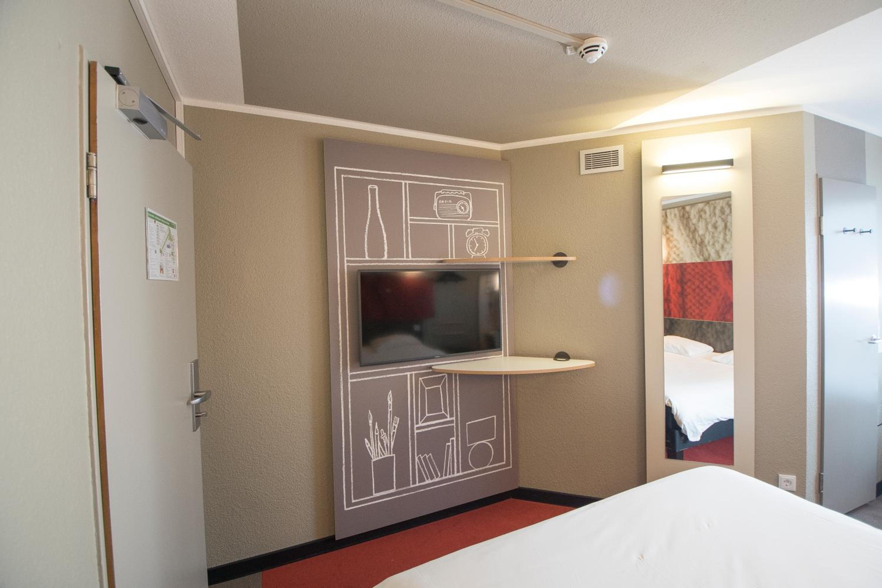 Standard Double Room - Photo 3