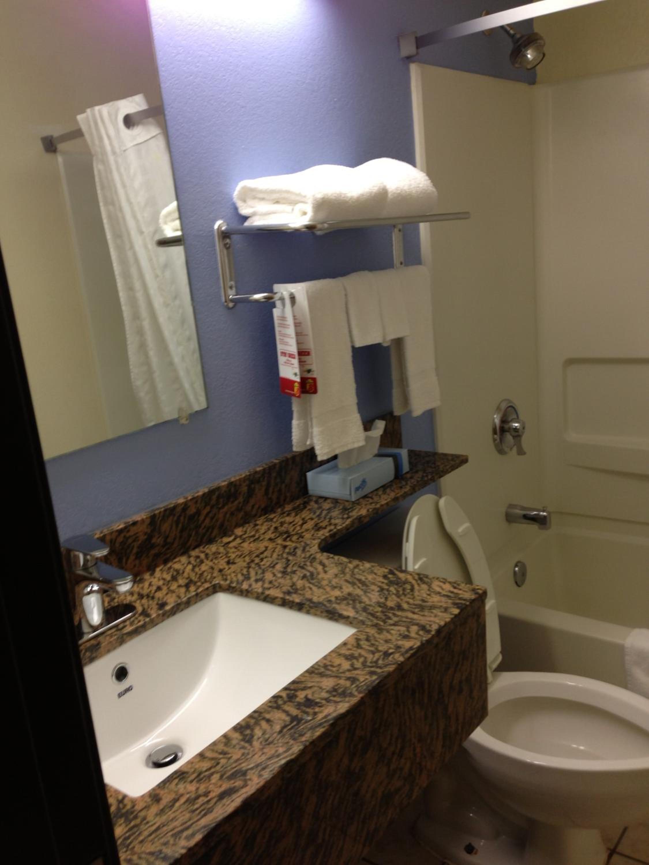 King Room - Non-Smoking - Photo 3