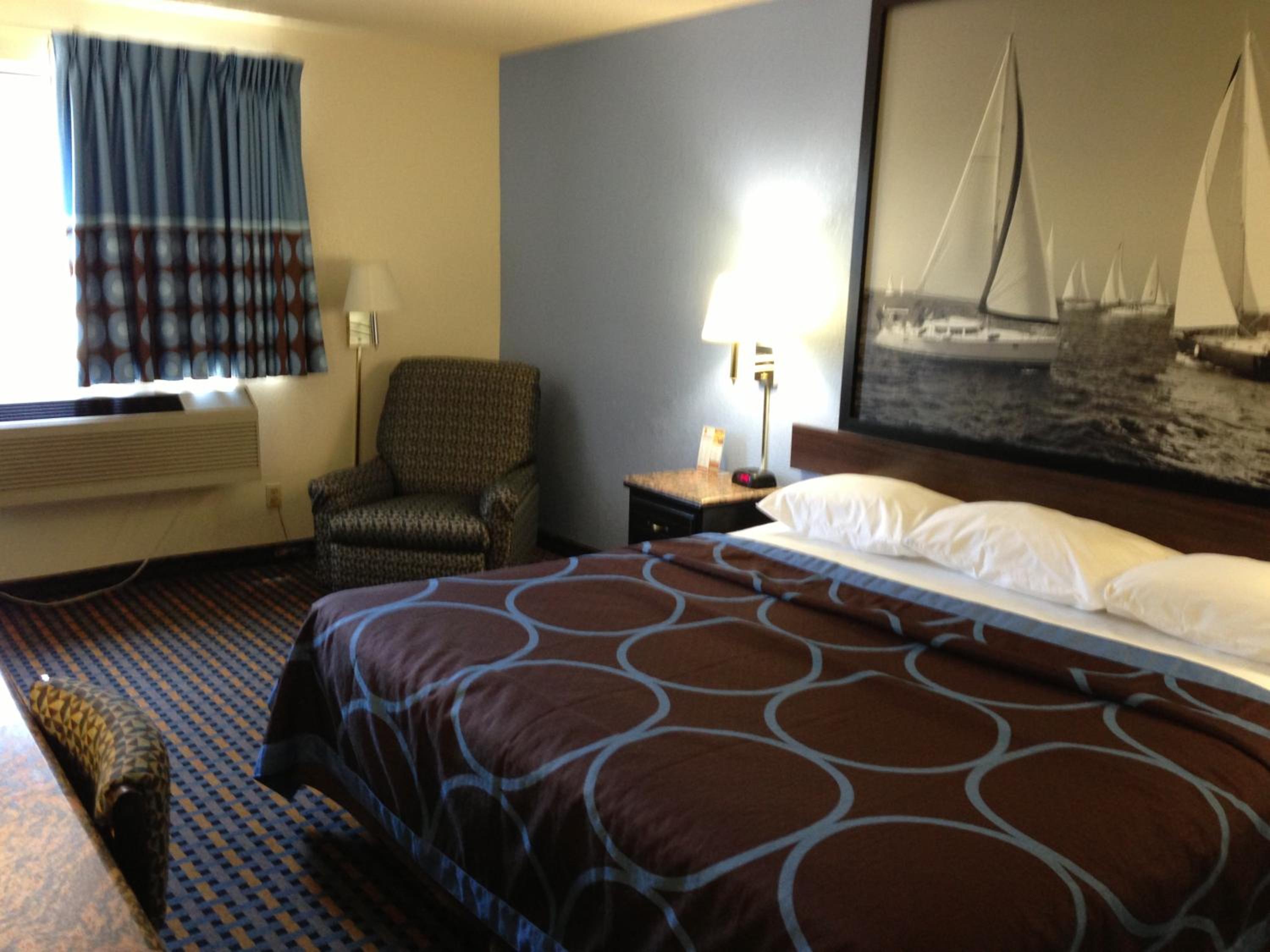 King Room - Non-Smoking - Photo 2