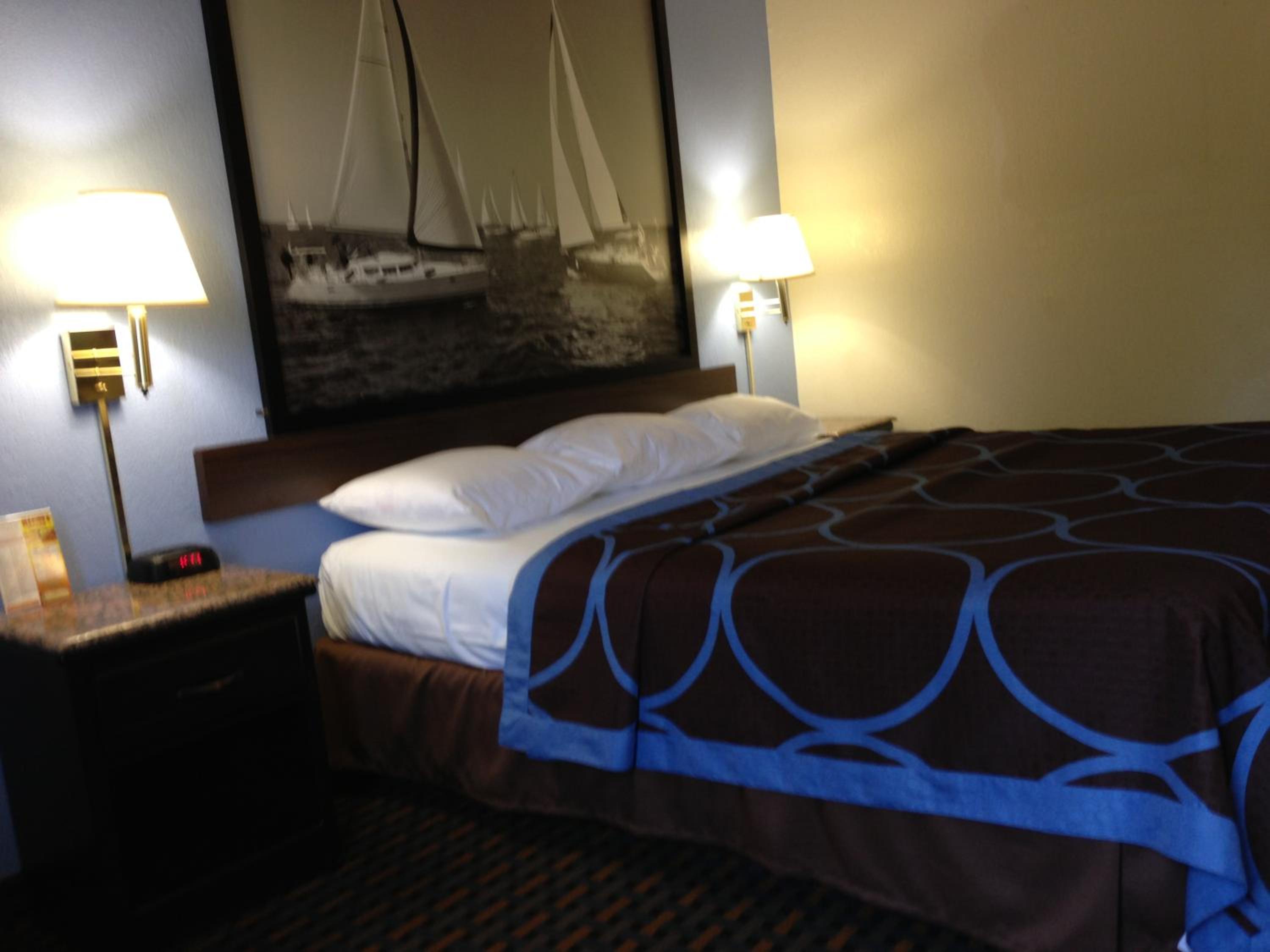 King Room - Non-Smoking - Photo 1