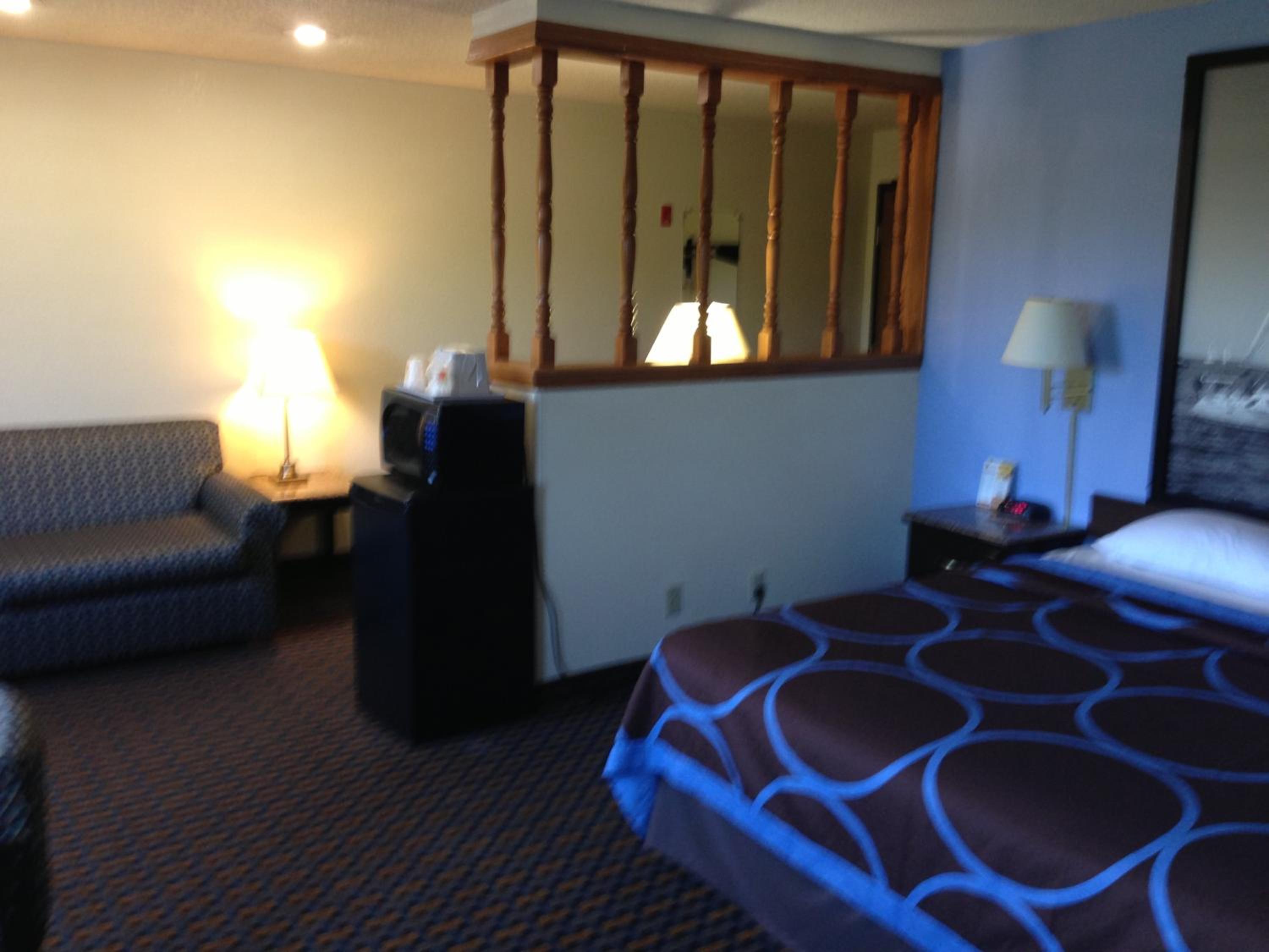 King Suite - Non-Smoking - Photo 2