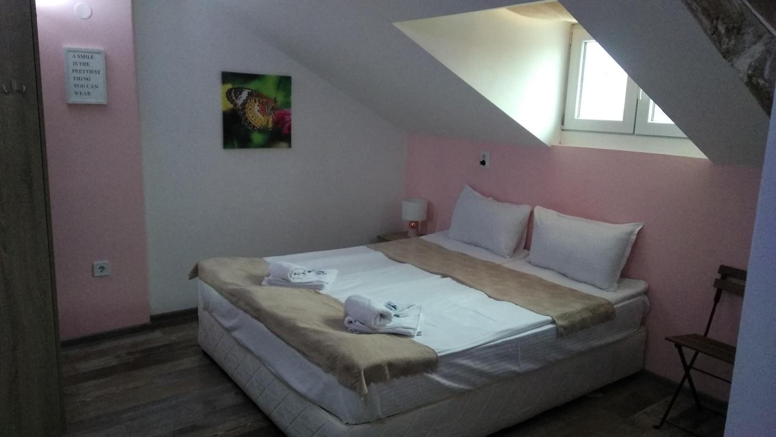 Standard Double Room with Shared Bathroom photo 1