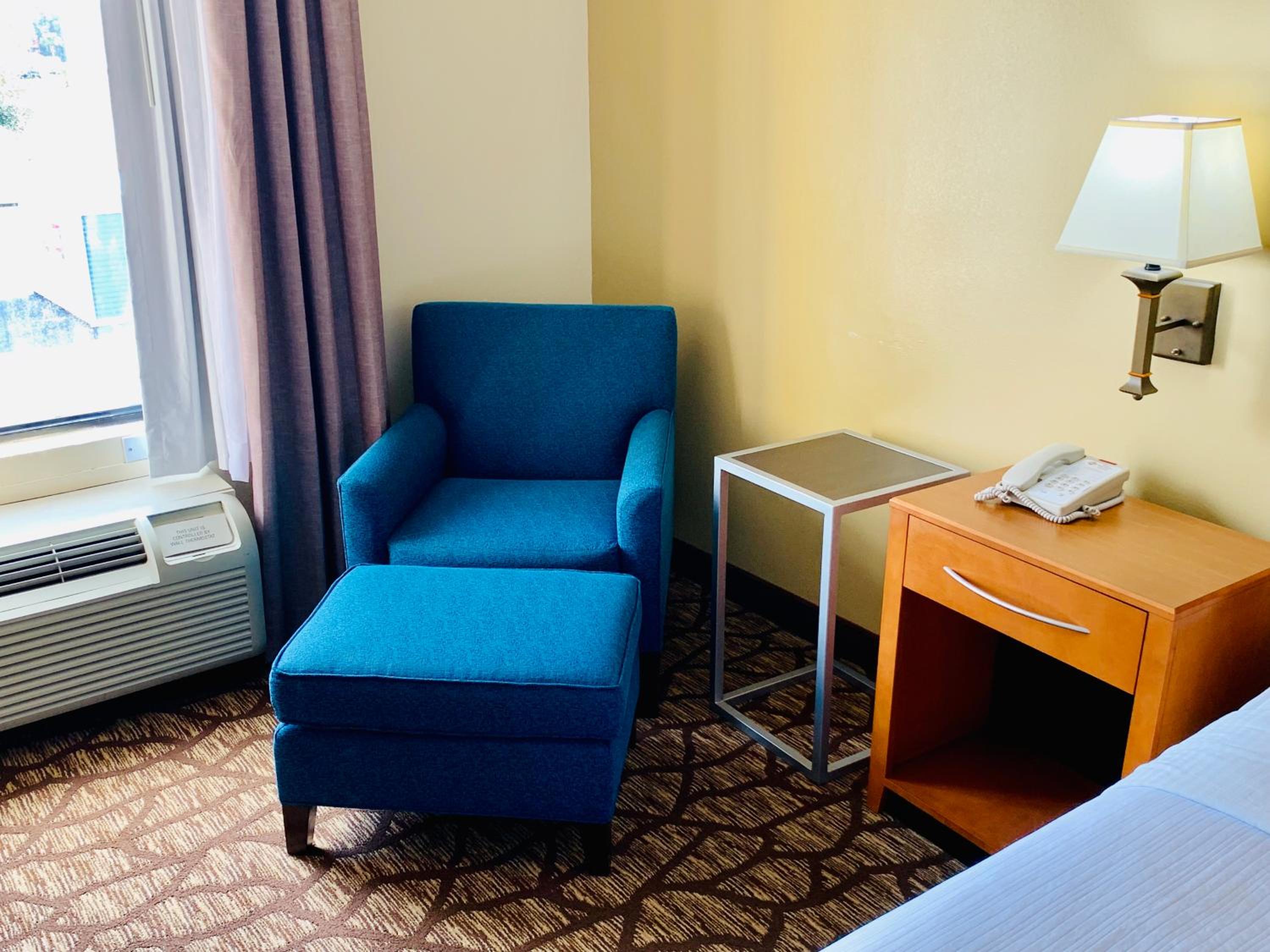 King Room - Non-Smoking - Photo 5
