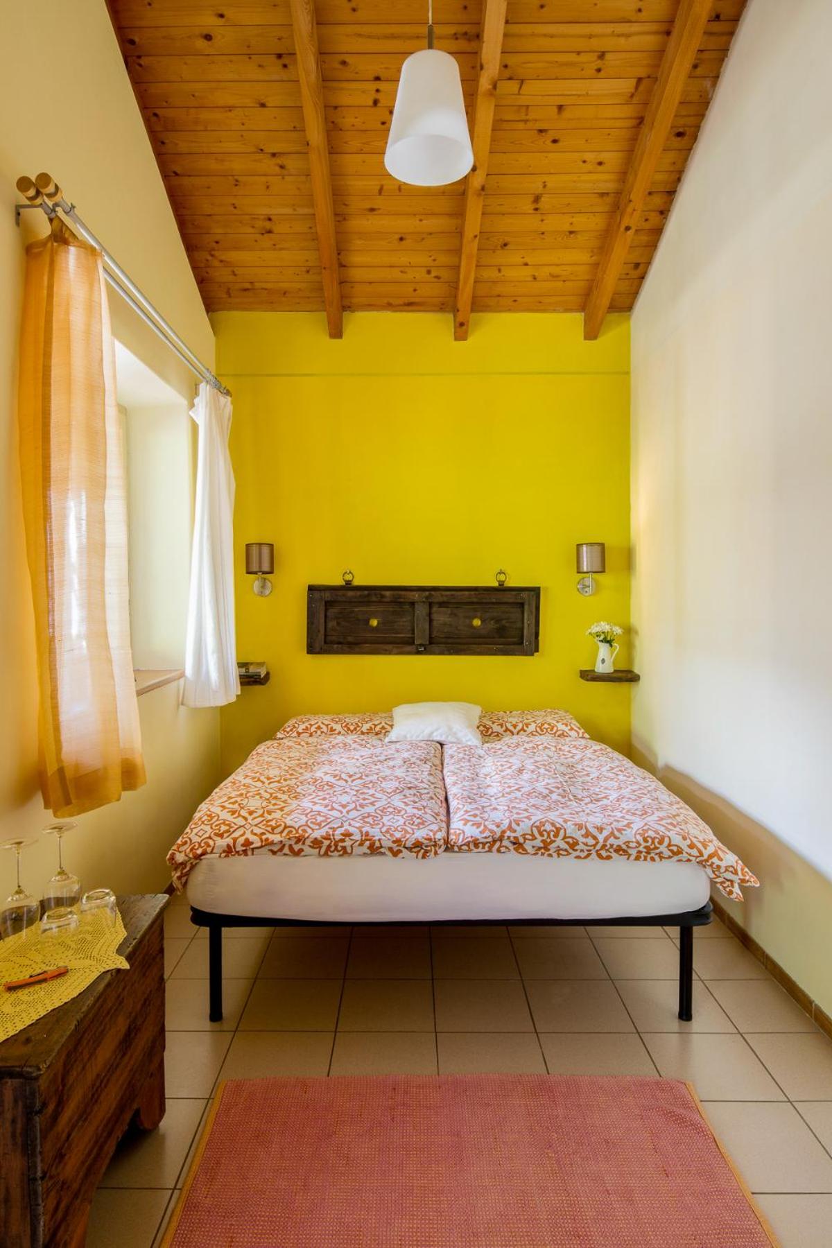 Double or Twin Room with Shared Bathroom