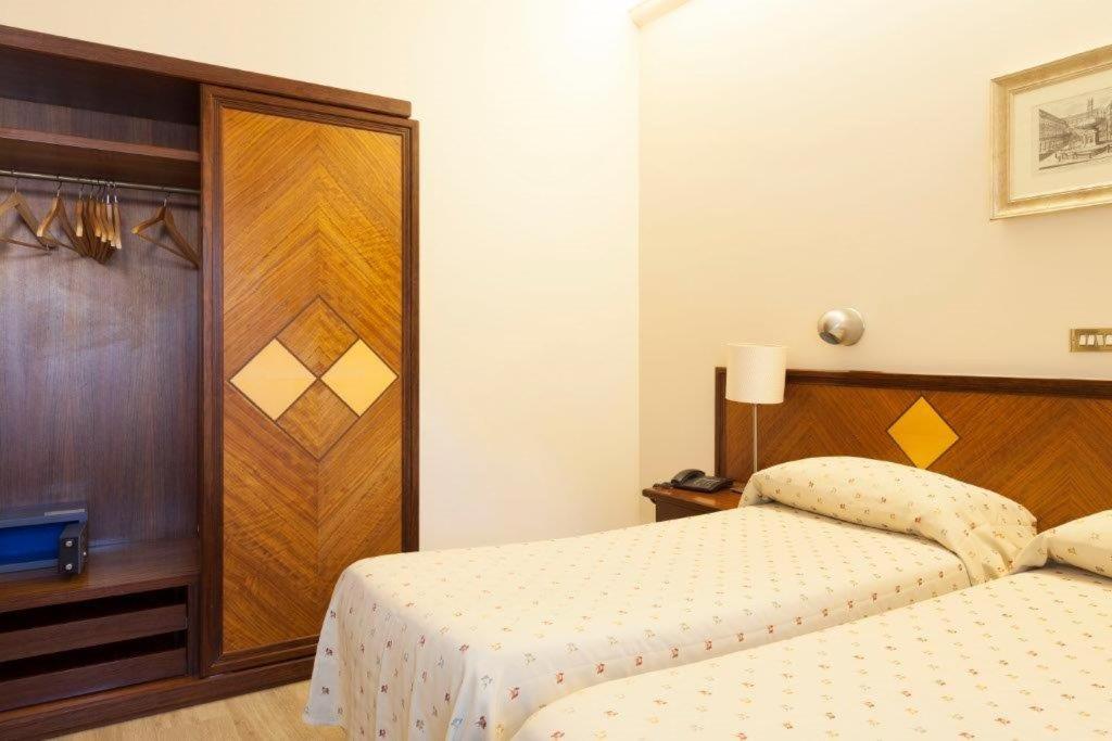 Classic Double or Twin Room photo 2