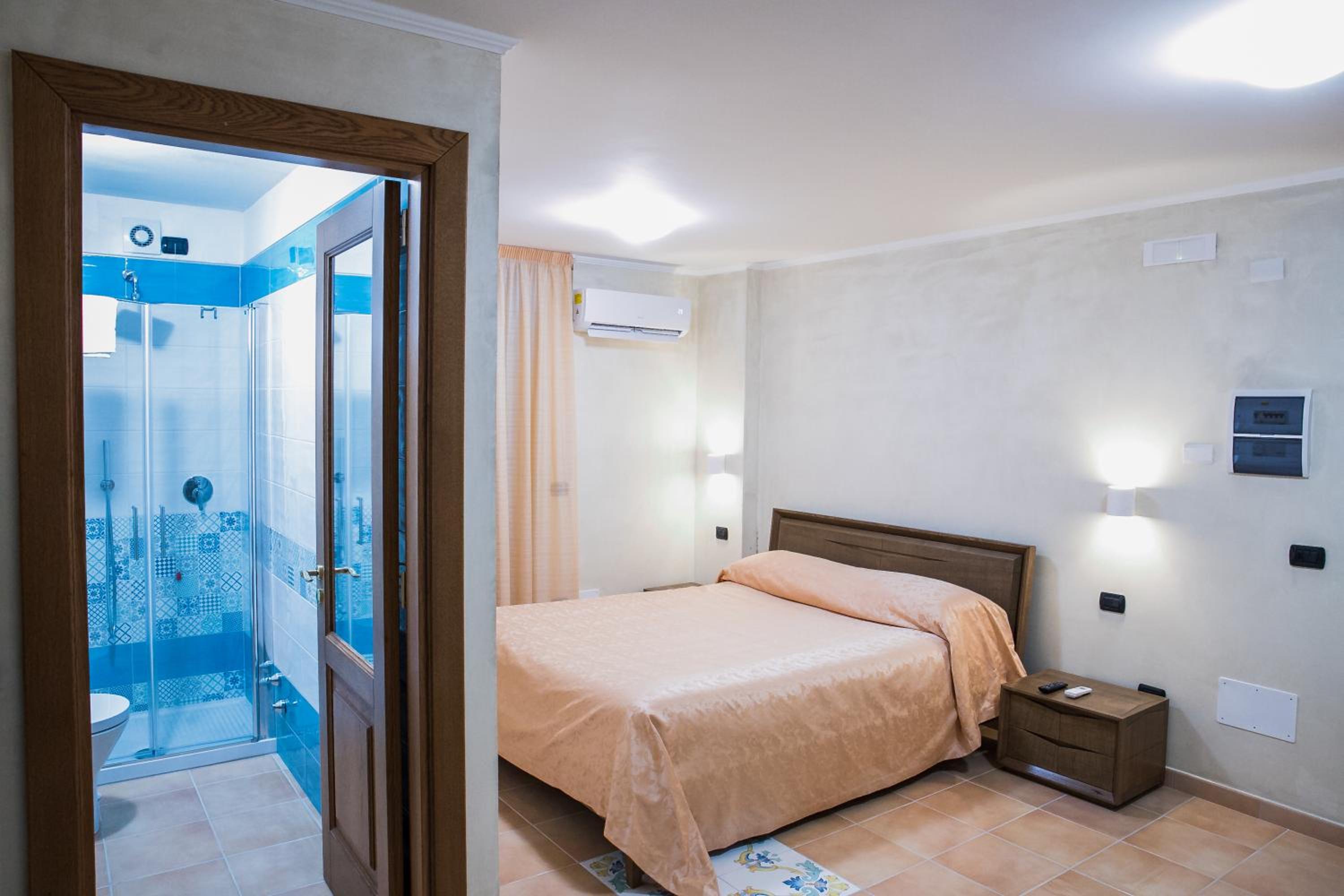 Double Room - Photo 2
