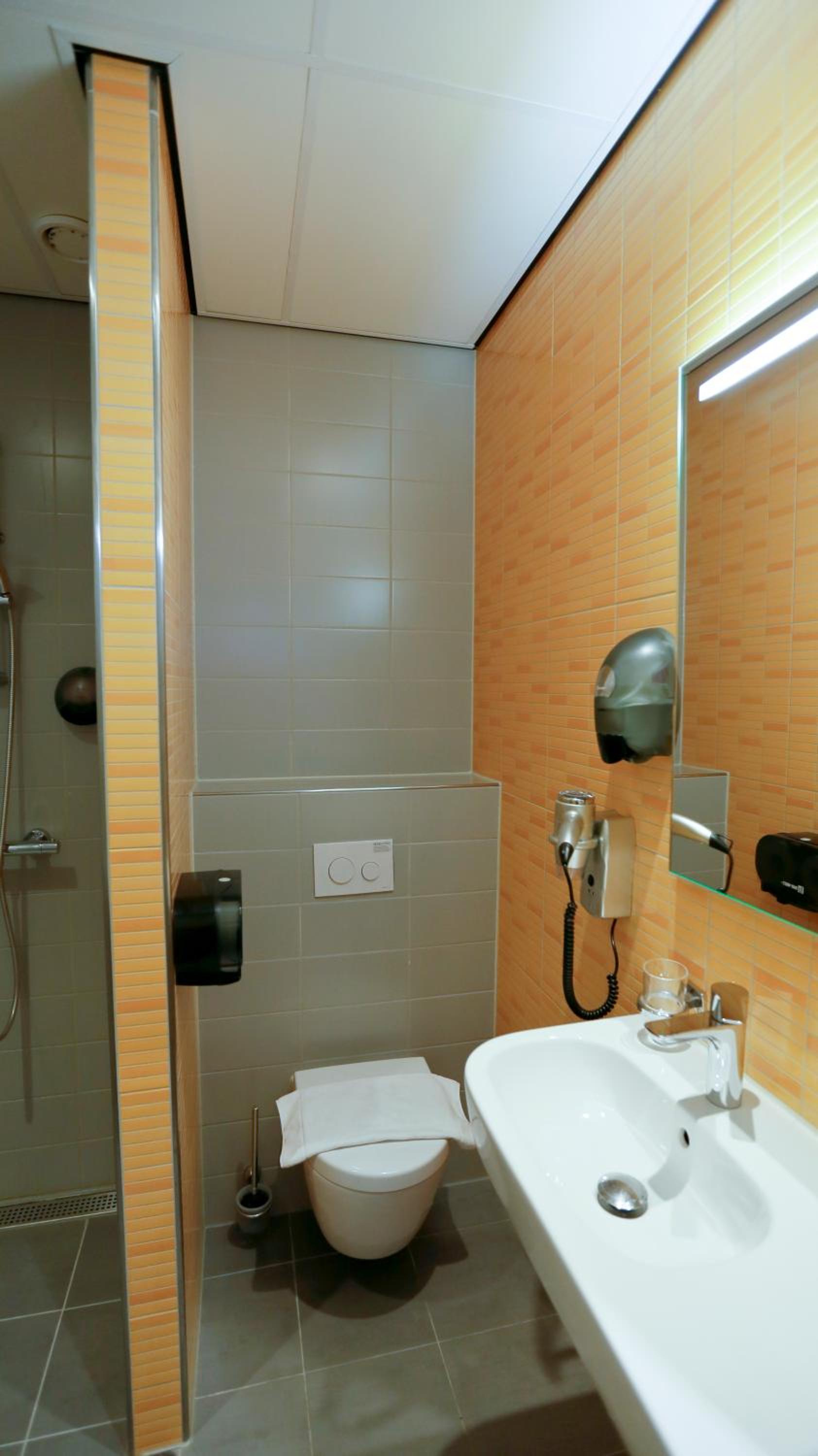 Superior Double Room thumbnail 5