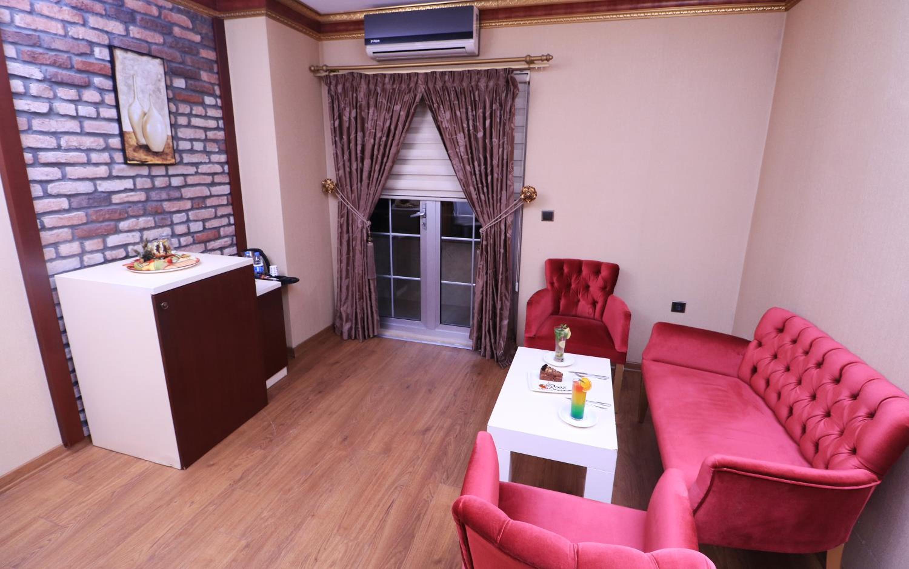Deluxe Suite photo 3