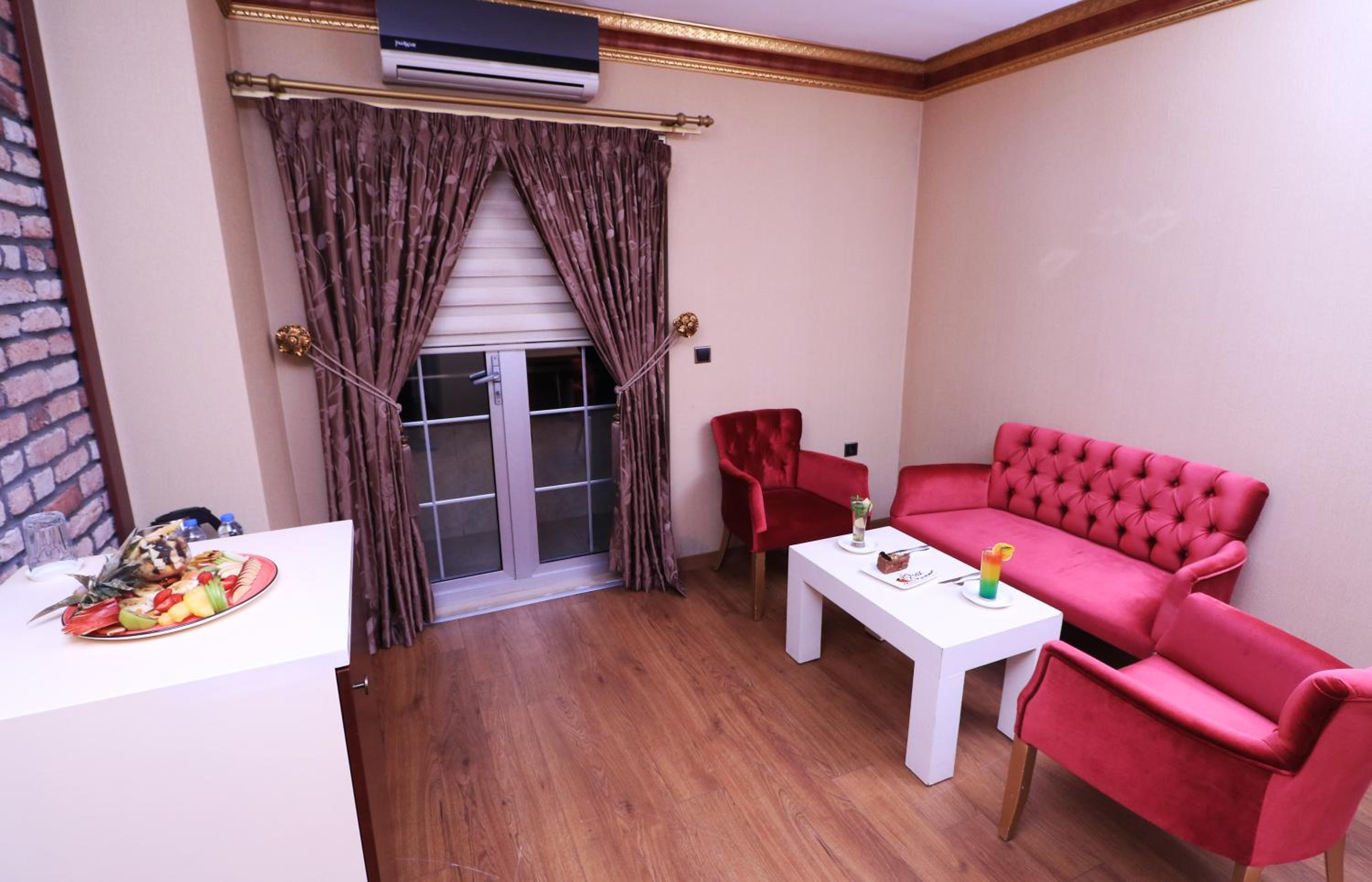 Deluxe Suite photo 2