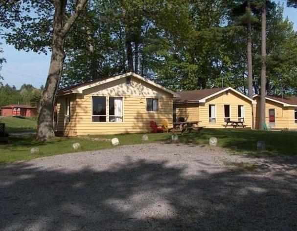 Two-Bedroom Cottage photo 3