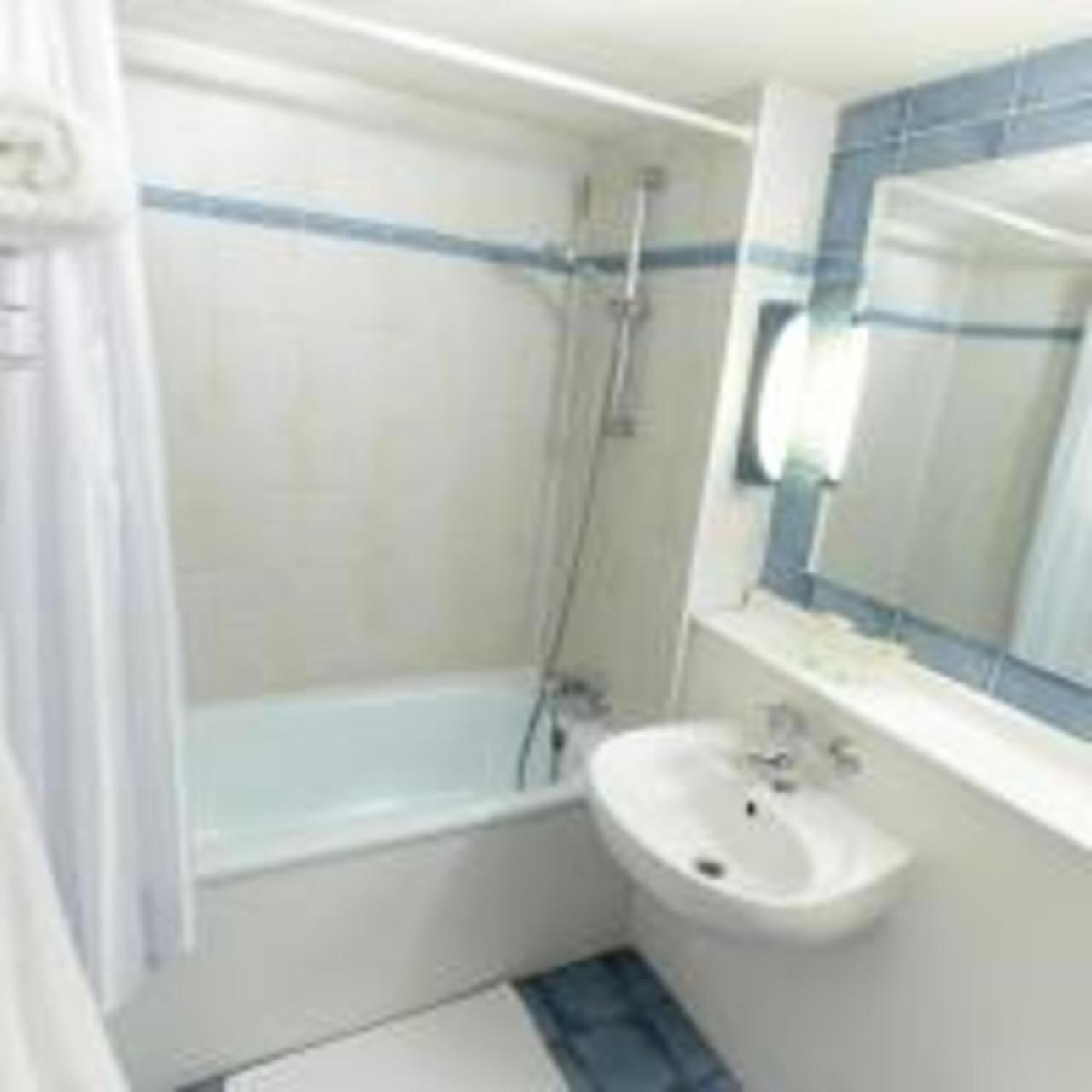 Twin Room with 2 Single Beds - Photo 4