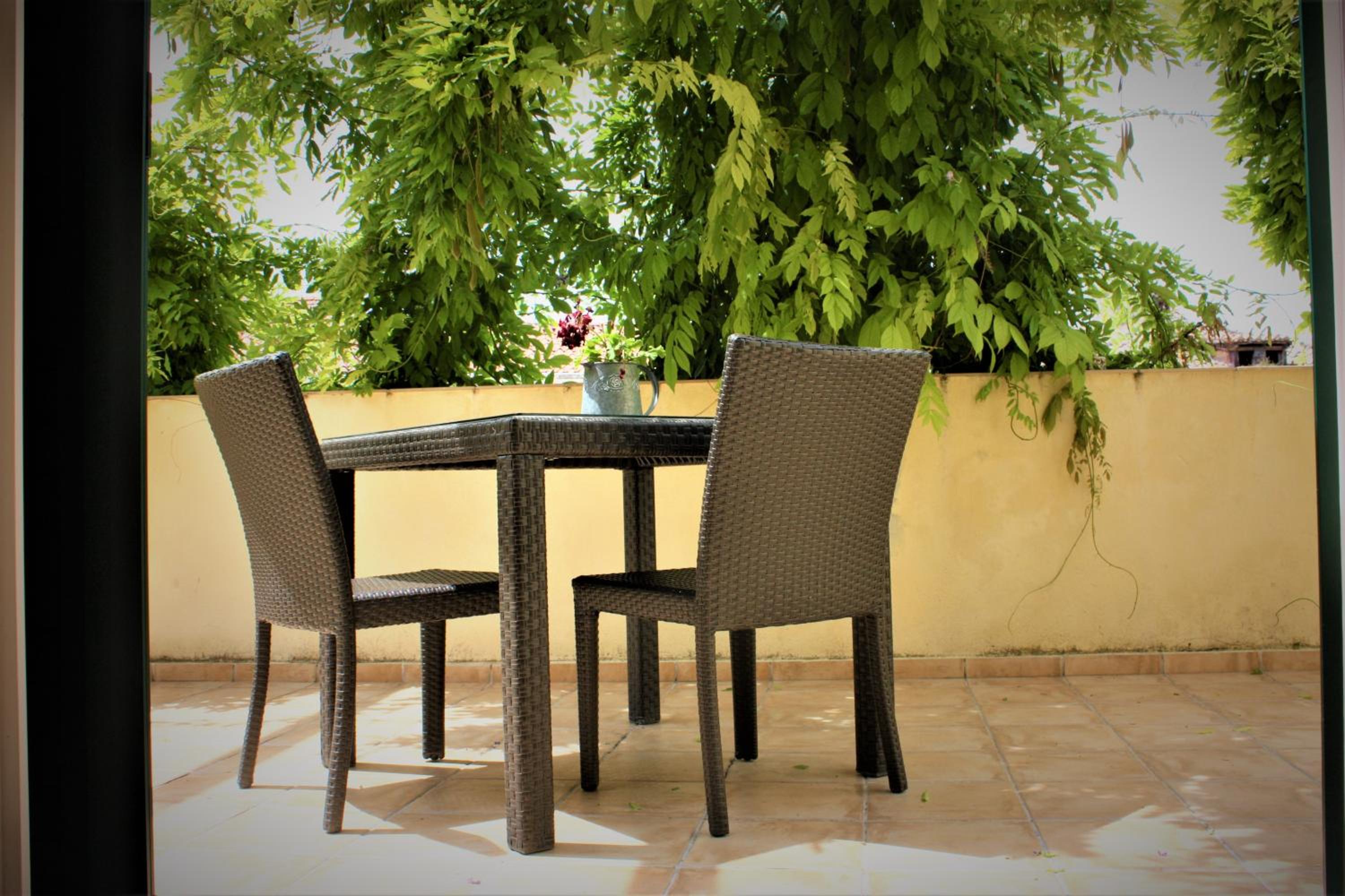 Deluxe Studio Apartment with Terrace - Photo 10