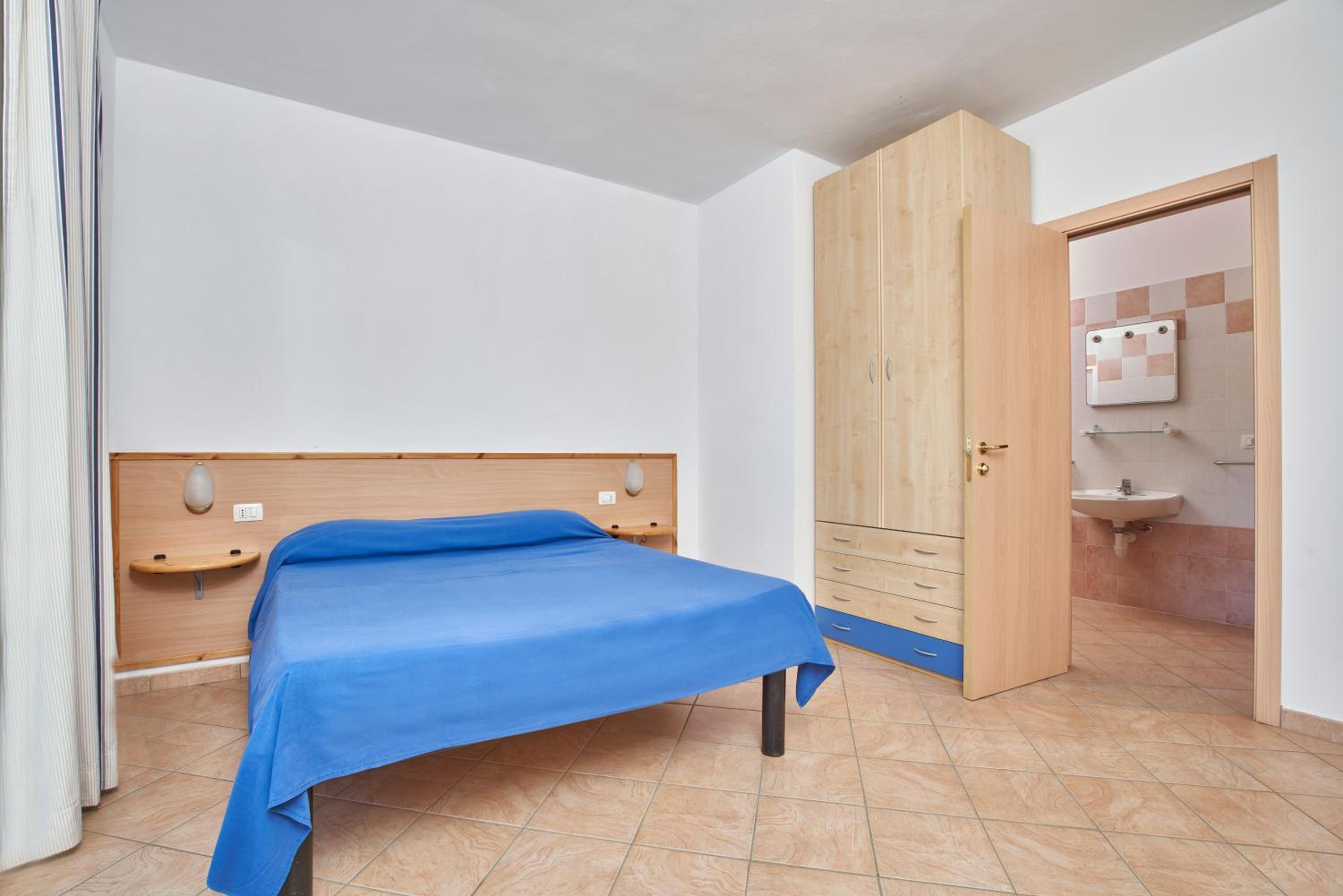 One-Bedroom Apartment with Sea View photo 3