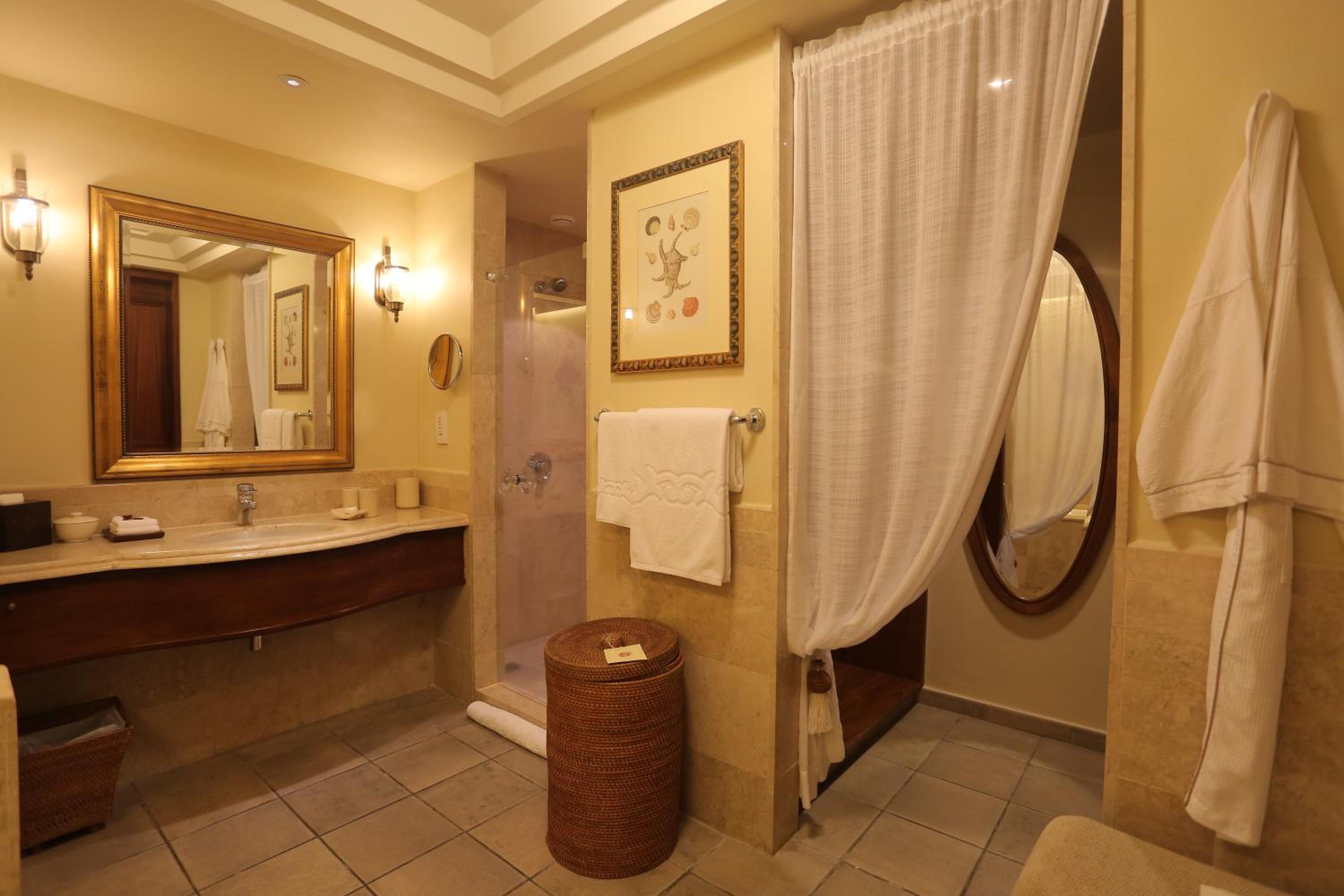 Double or Twin Colonial Garden View Room photo 2